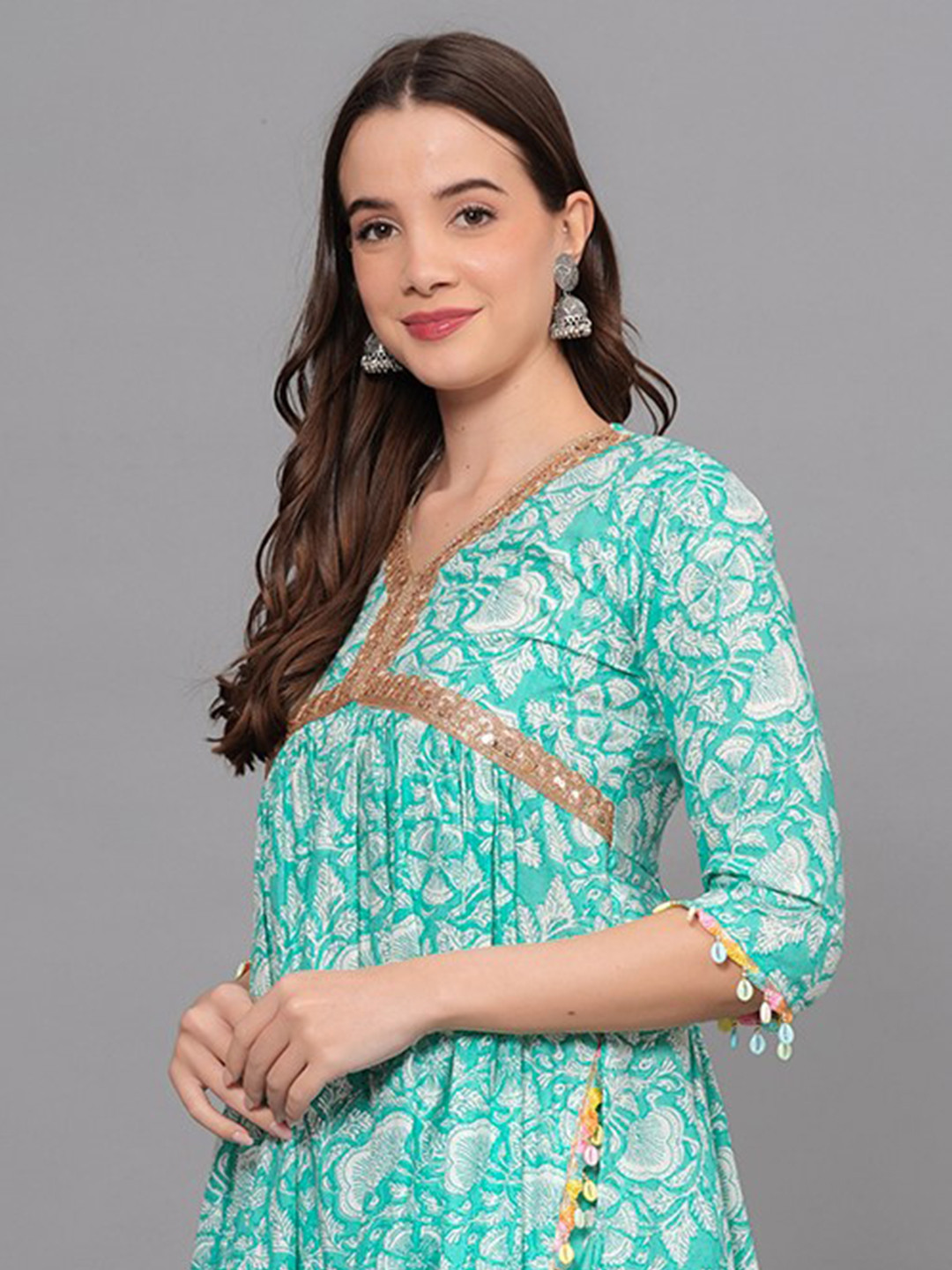 JAHIDA COMFORT WITH STYLE Women Floral Printed Empire Gotta Patti Pure Cotton Kurta with Trousers