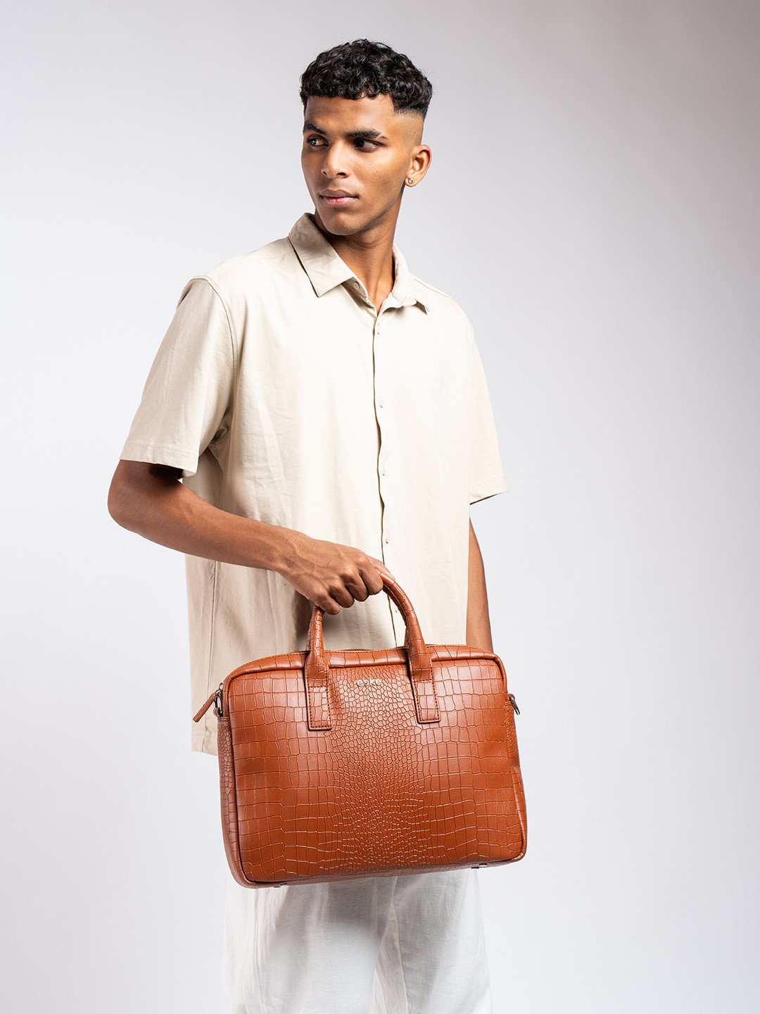 eske Men Black Solid Multiple Organizers Adjustable Strap 13 inch Leather Laptop Bag