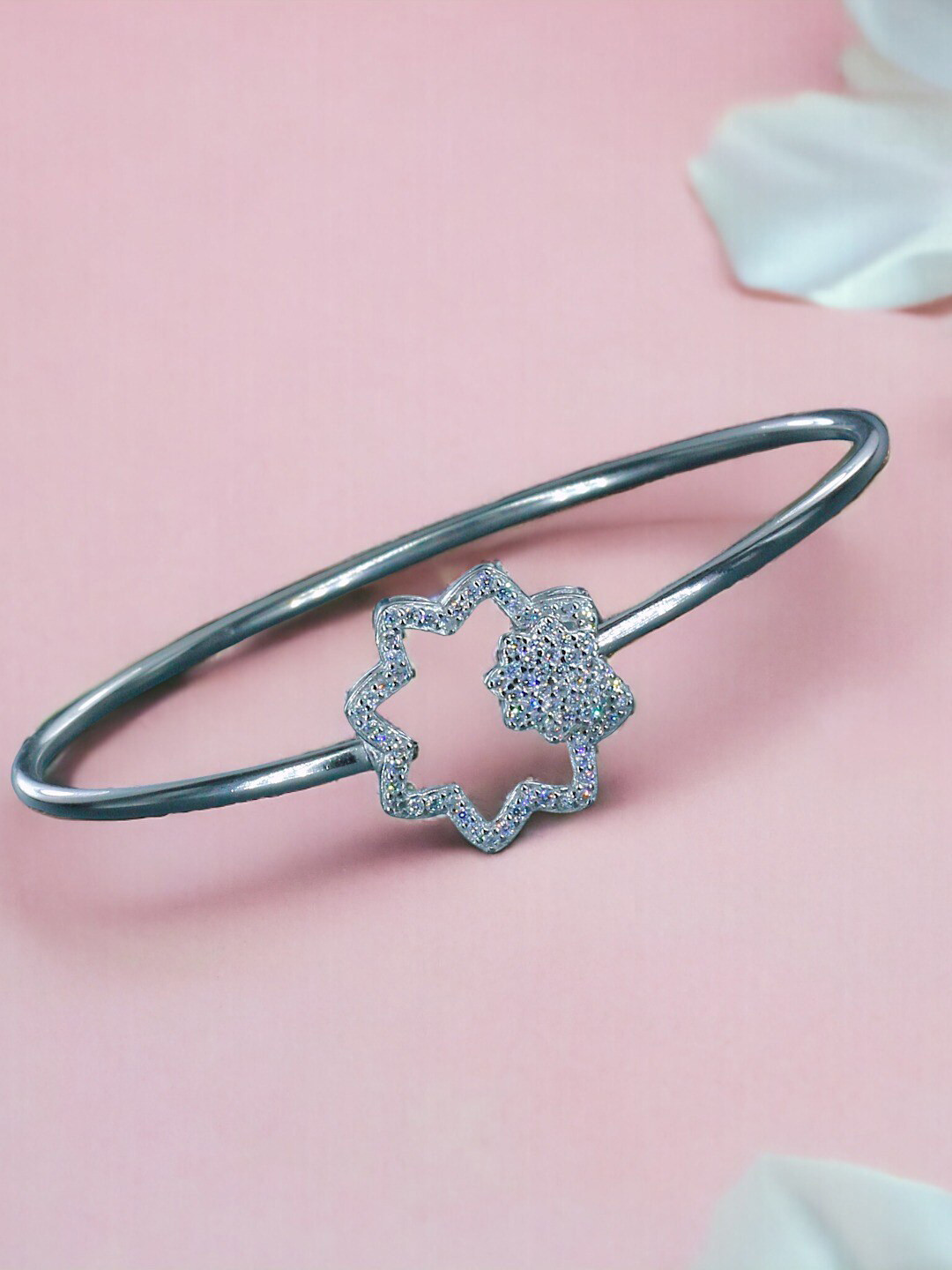 Taraash 925 Sterling Silver CZ-Studded Star Bangle