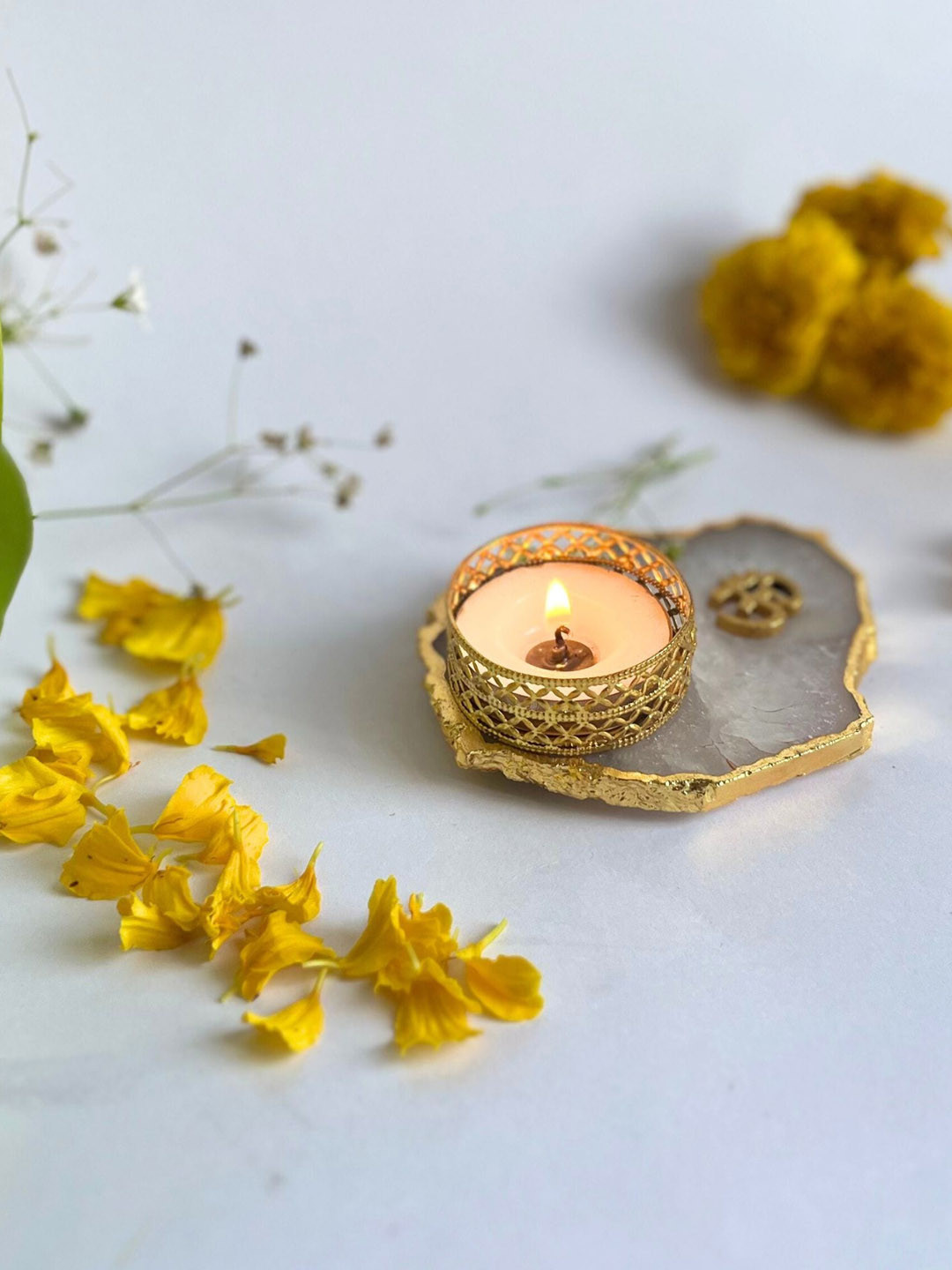 HOMEARTE White and GldTond Tea Light Candle Holders