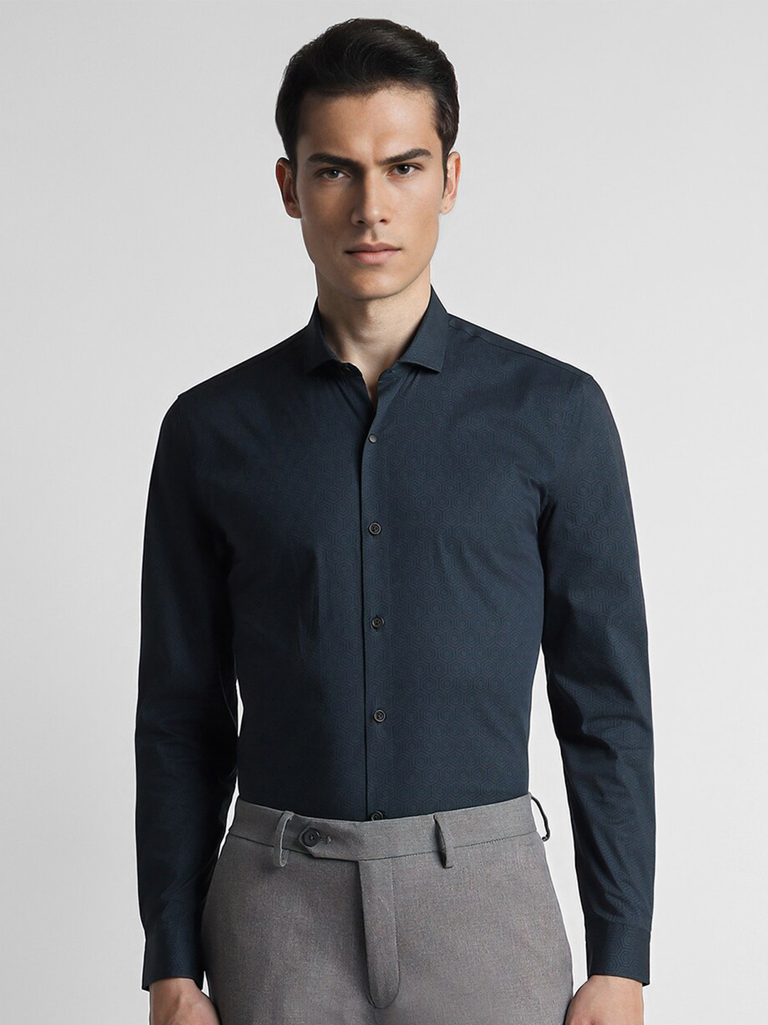 Peter England Super Spread Collar Long Sleeves Slim Fit Checked Formal Shirt