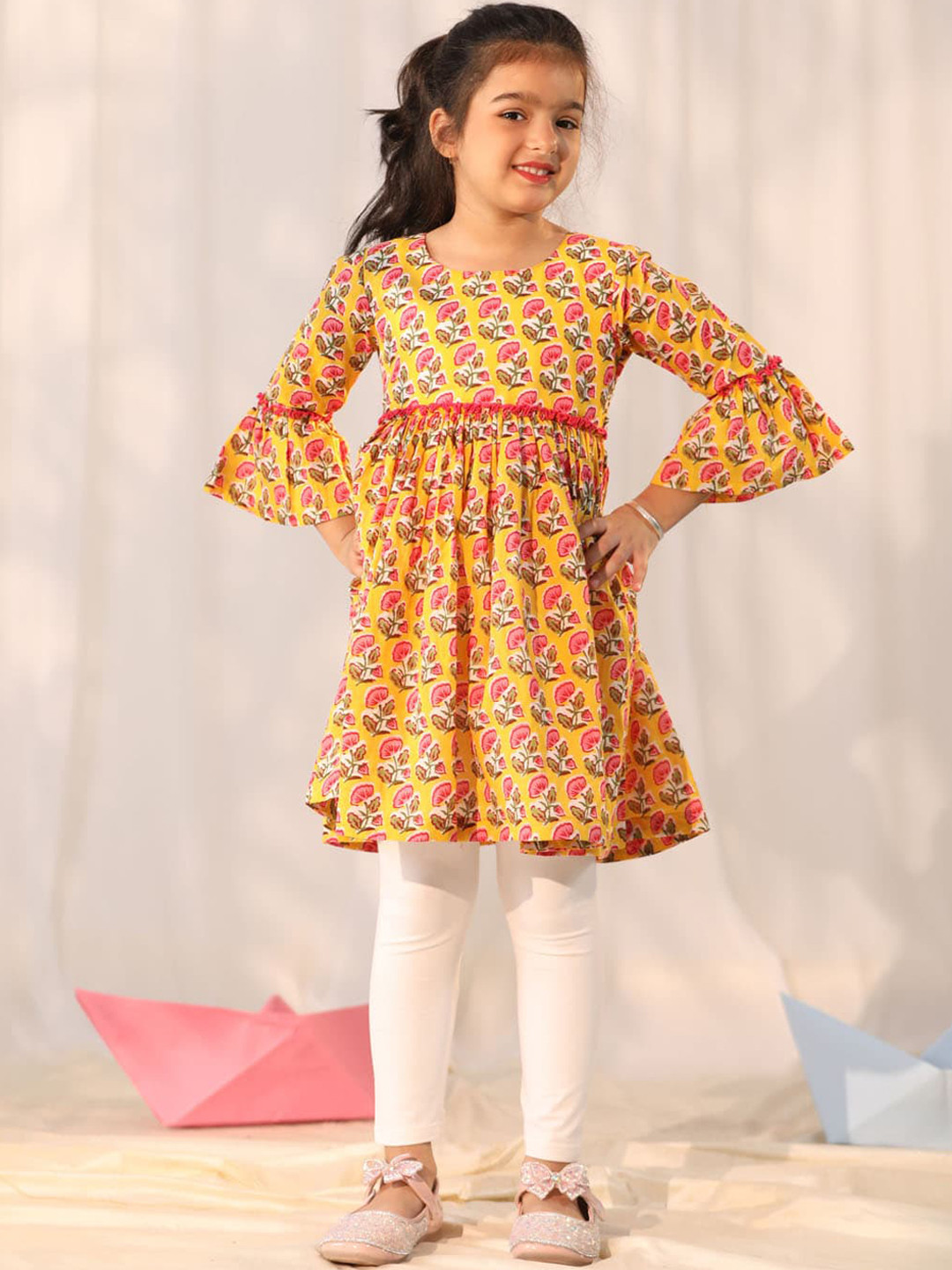VASTRAMAY Girls Floral Printed Pleated Flared Pure Cotton Anarkali Kurta With Legging