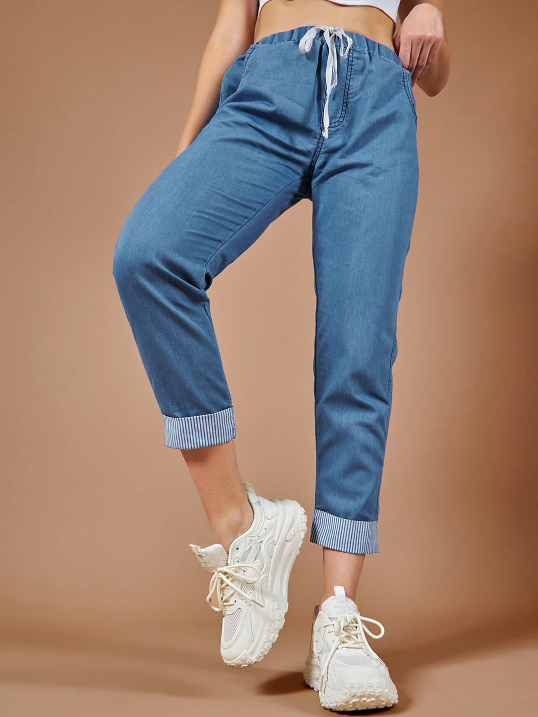 DOLCE CRUDO Women Lightweight Blue Mid Rise Relaxed Fit High-Rise Stretchable Jeans