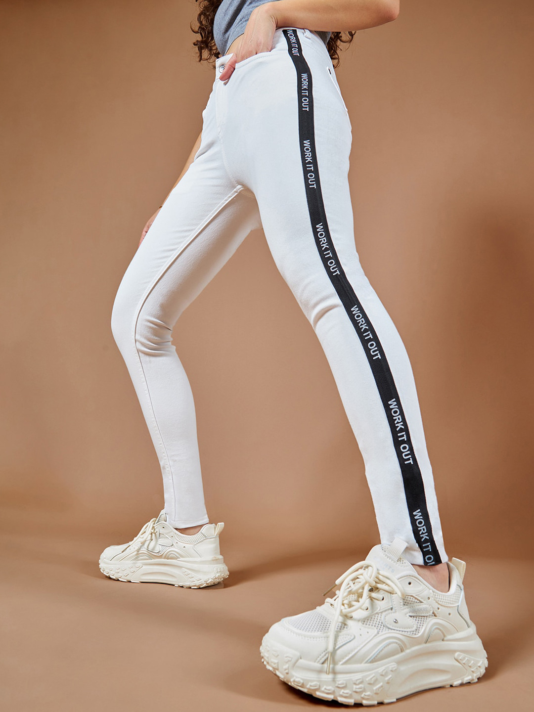 DOLCE CRUDO Women White Mid Rise Skinny Fit Side Stripes Detail Stretchable Jeans