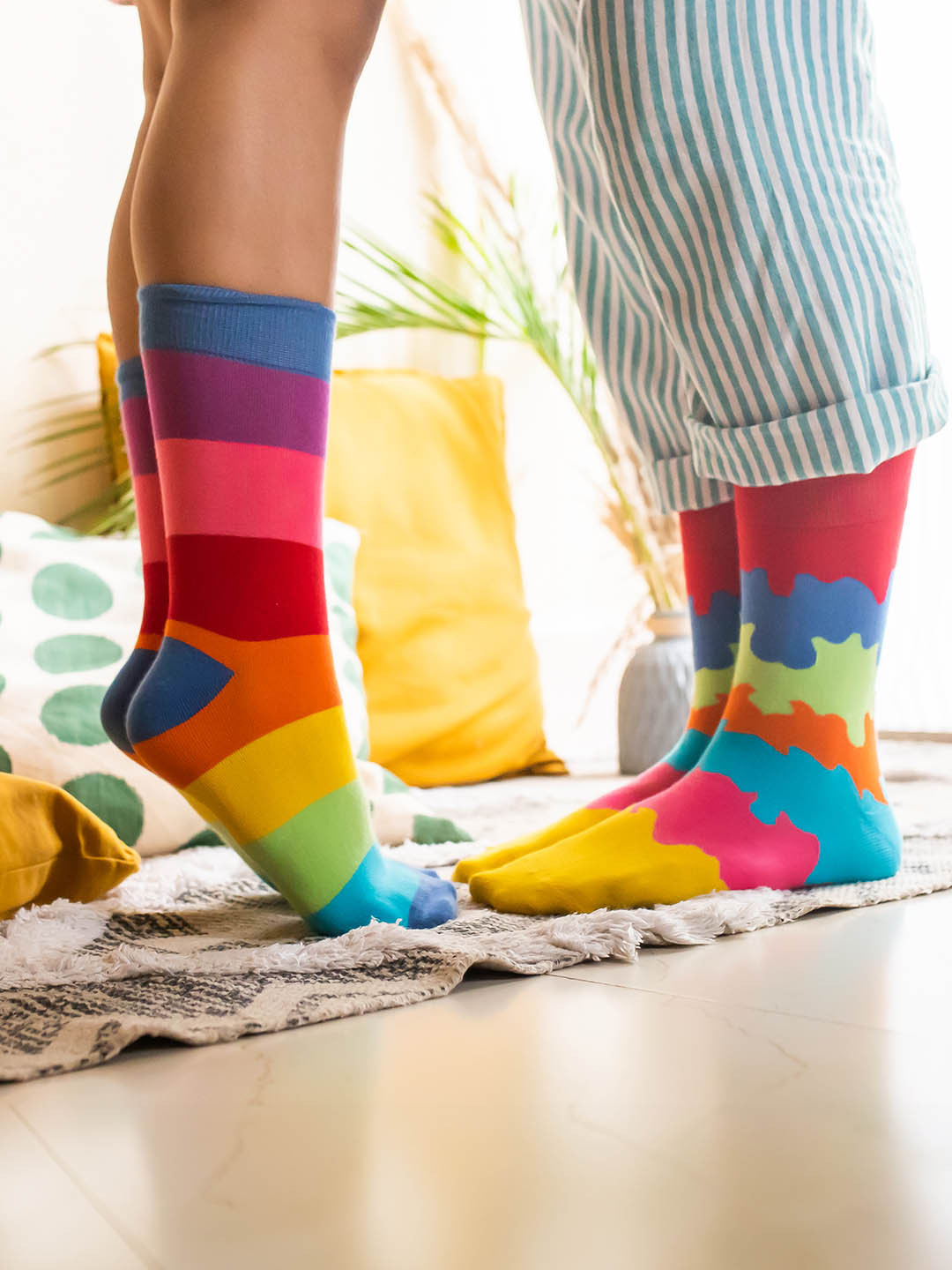 Thela Gaadi Unisex Pack Of 2 Rainbow Patterned Calf Length  Socks