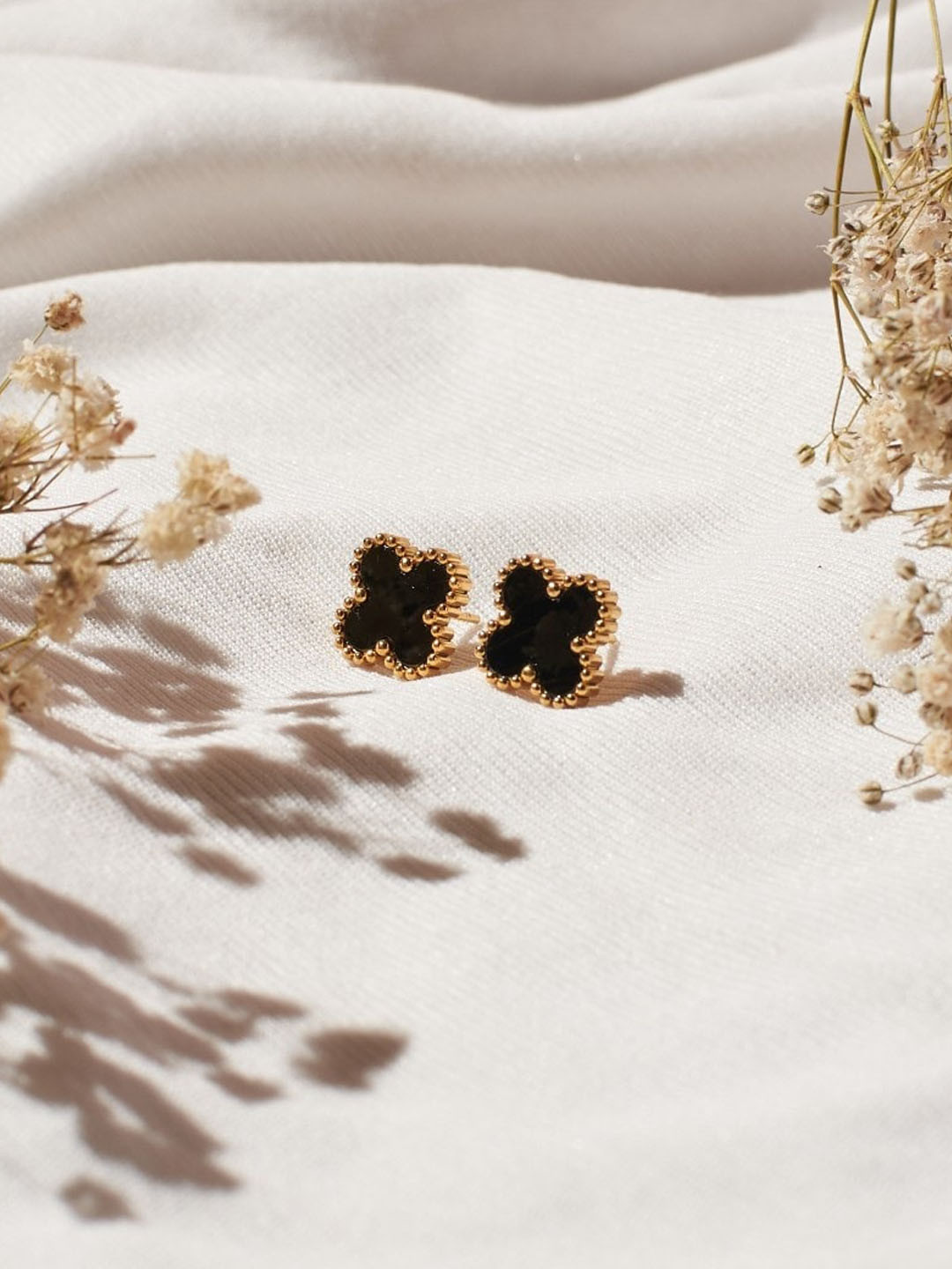 SALTY Women Posh Night Clover Earrings