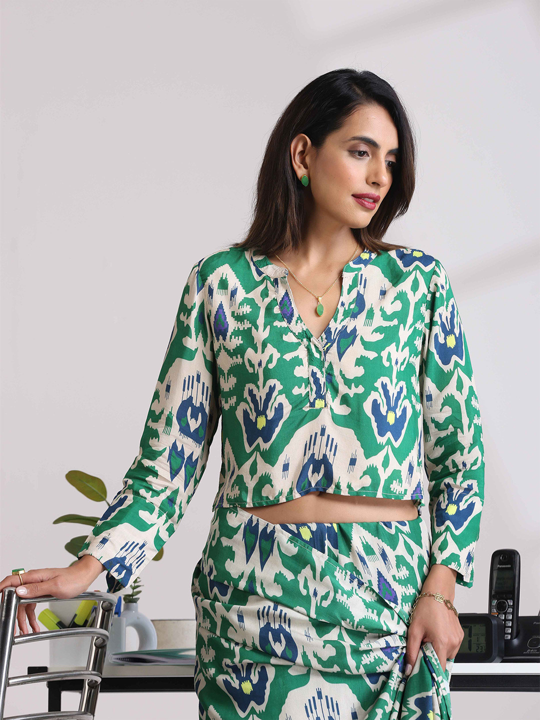 trueBrowns Printed Ikat Saree Blouse