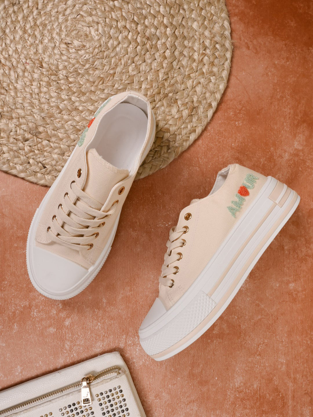Jove Women Round Toe Embroidered Lightweight Sneakers