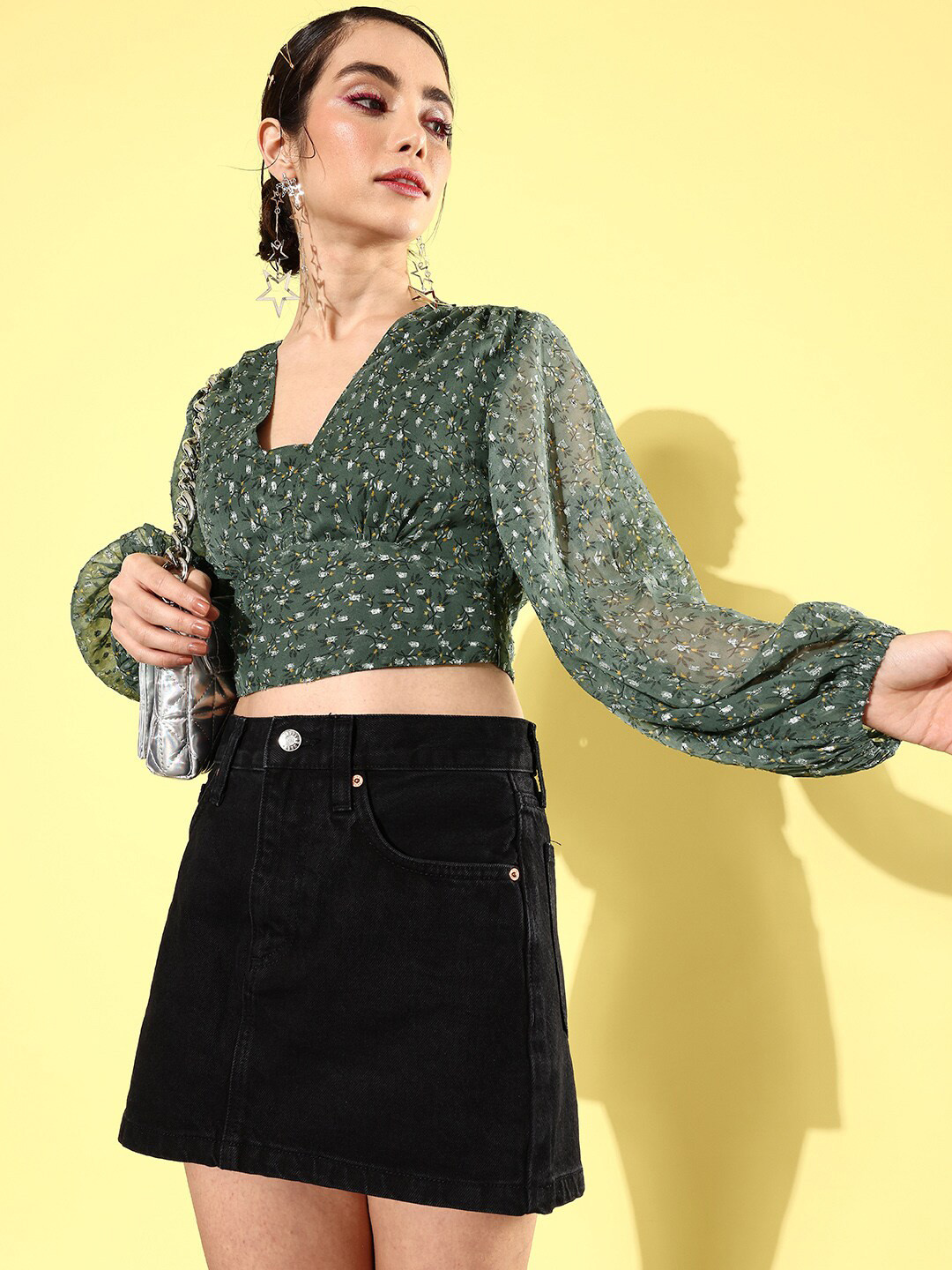 QUIERO Floral Printed Puffed Sleeves Georgette Empire Crop Top