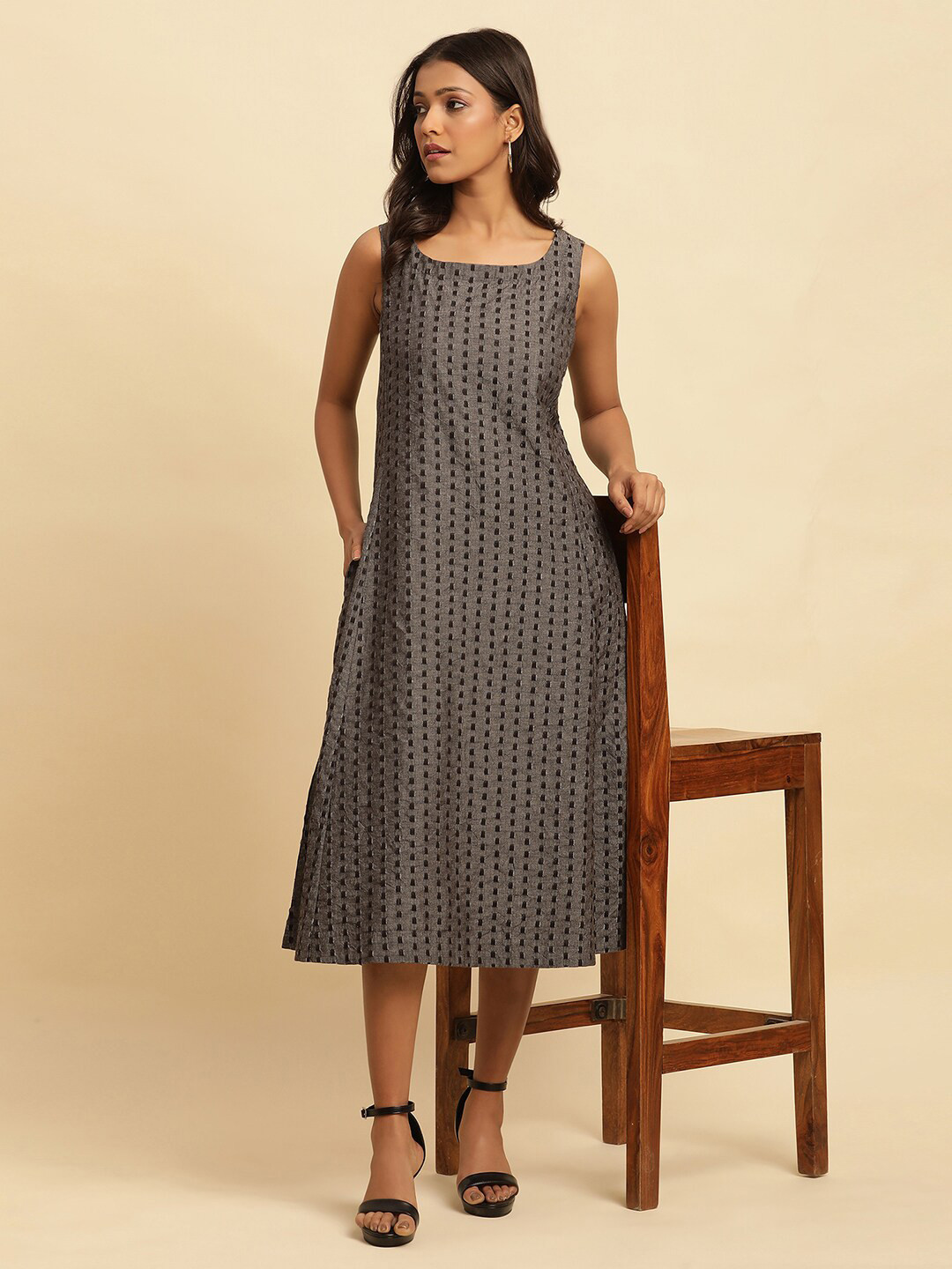 W Grey Printed No Sleeves A-Line Midi Dress