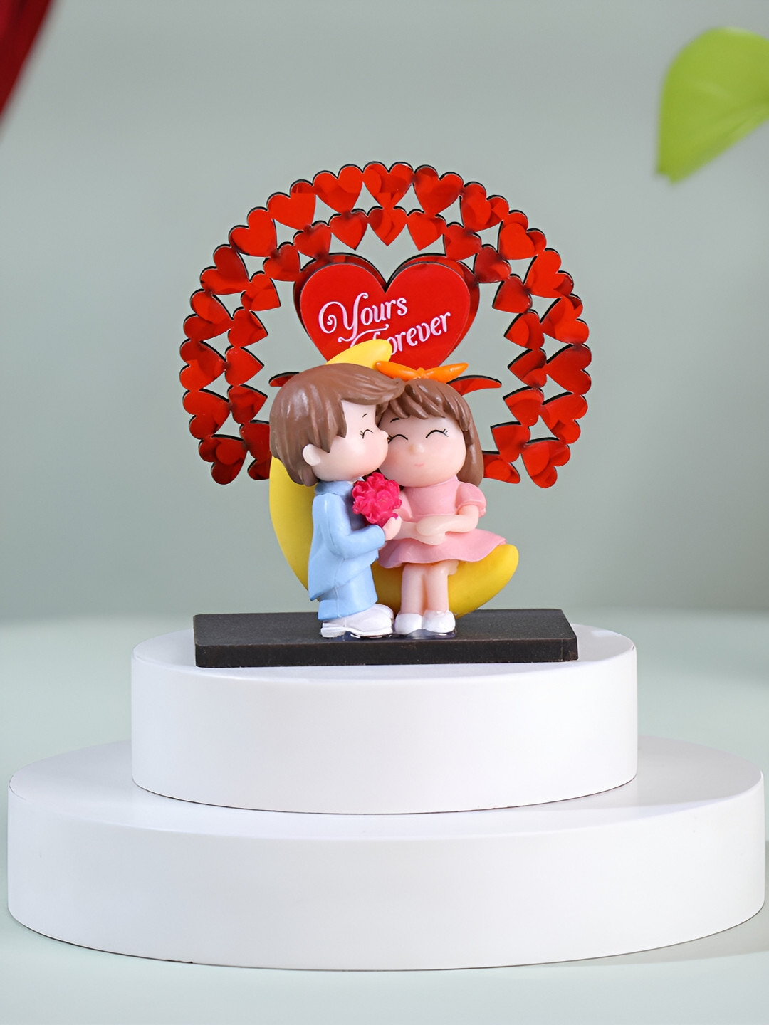 Floweraura Love forever Heartly Romantic Mini Couple Miniatures Red Polyresin Glossy Bedroom Small Showpiece - 3.9 Inches
