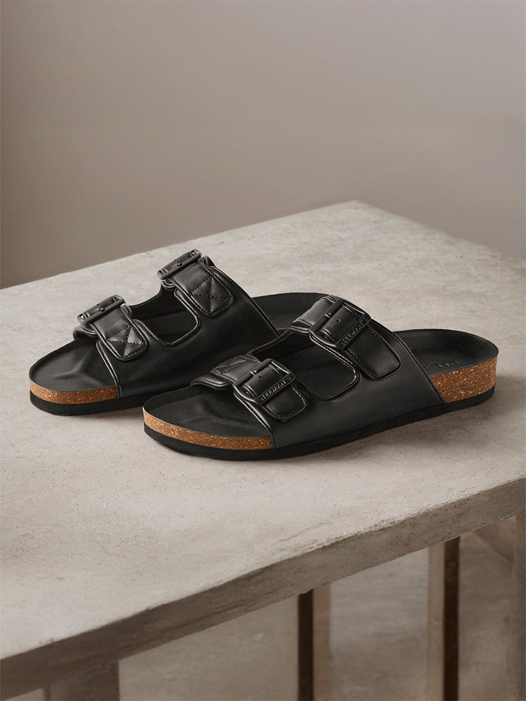 NEEMANS Unisex Buckle Detail Comfort Sandals