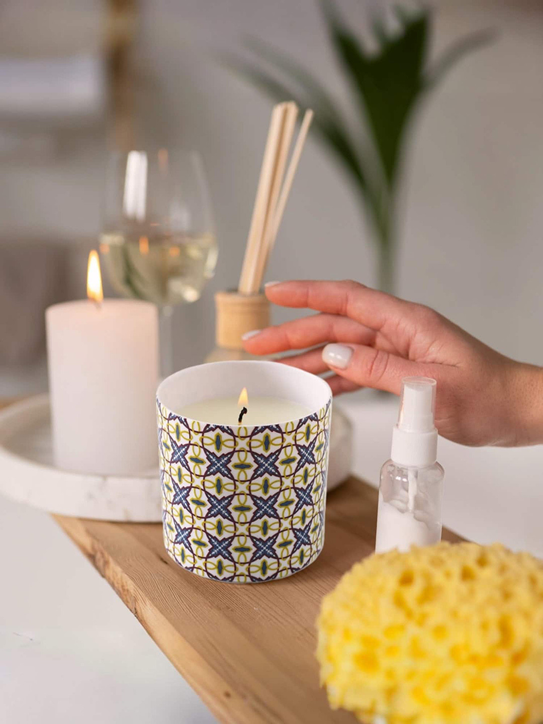 UMAI Premium Scented White Peach Oolong (Fruity and Earthy) Abstract Jar Candles