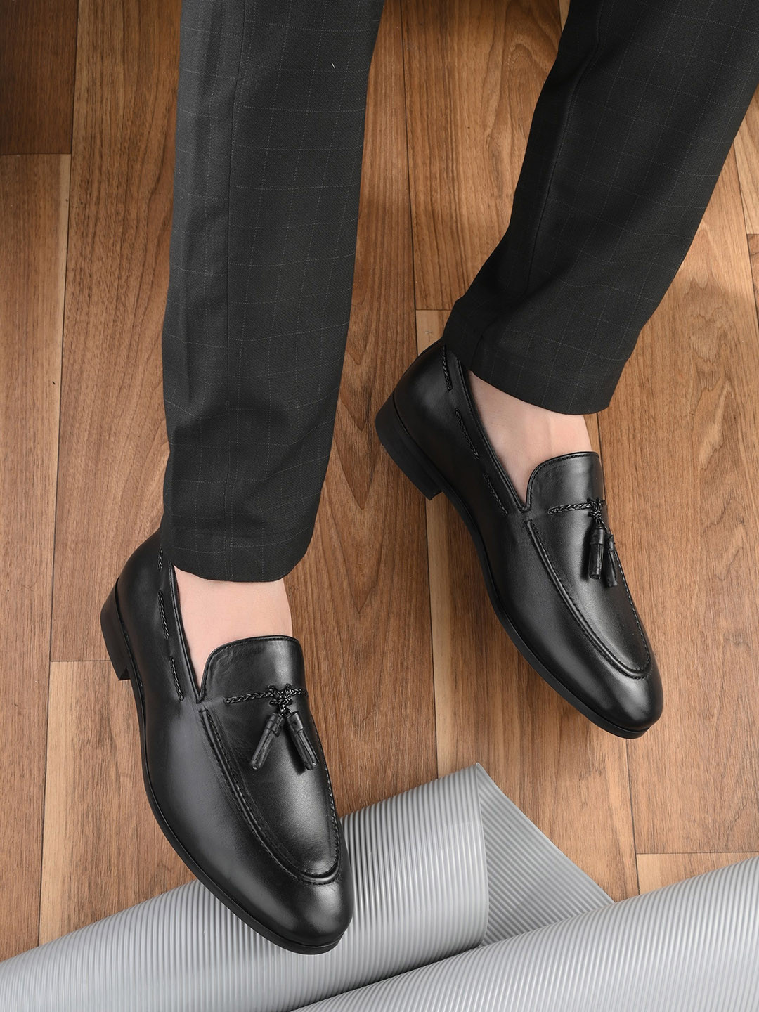 House of Pataudi Men Leather Tassel Formal Loafers