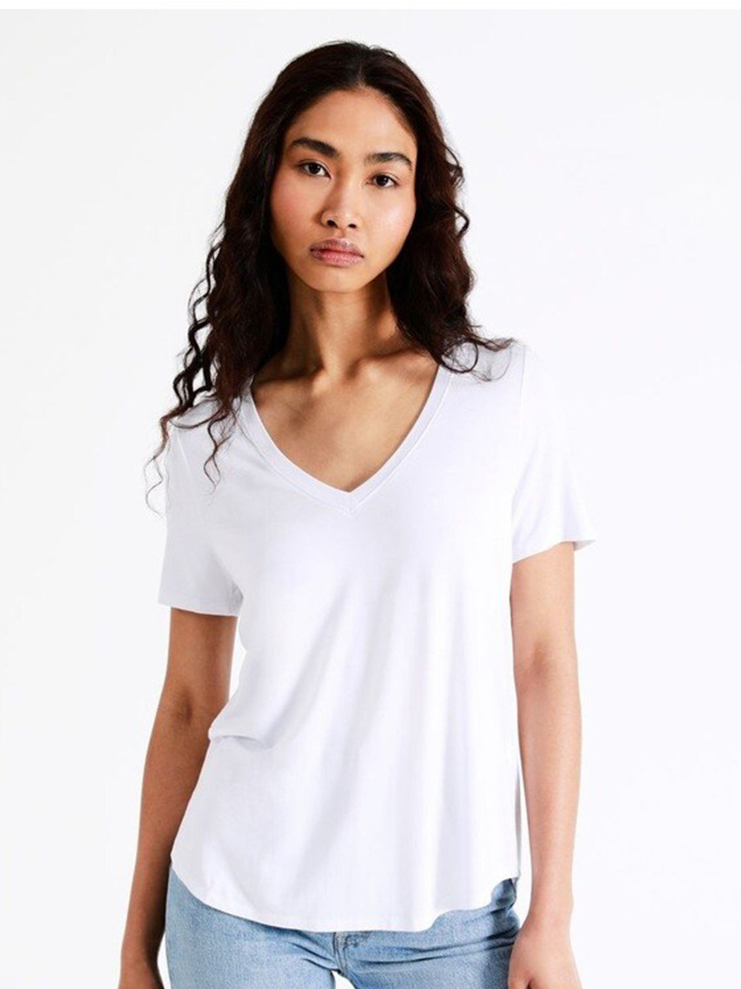 COLOR CAPITAL V-Neck Short Sleeves Cotton Relaxed Fit T-Shirt
