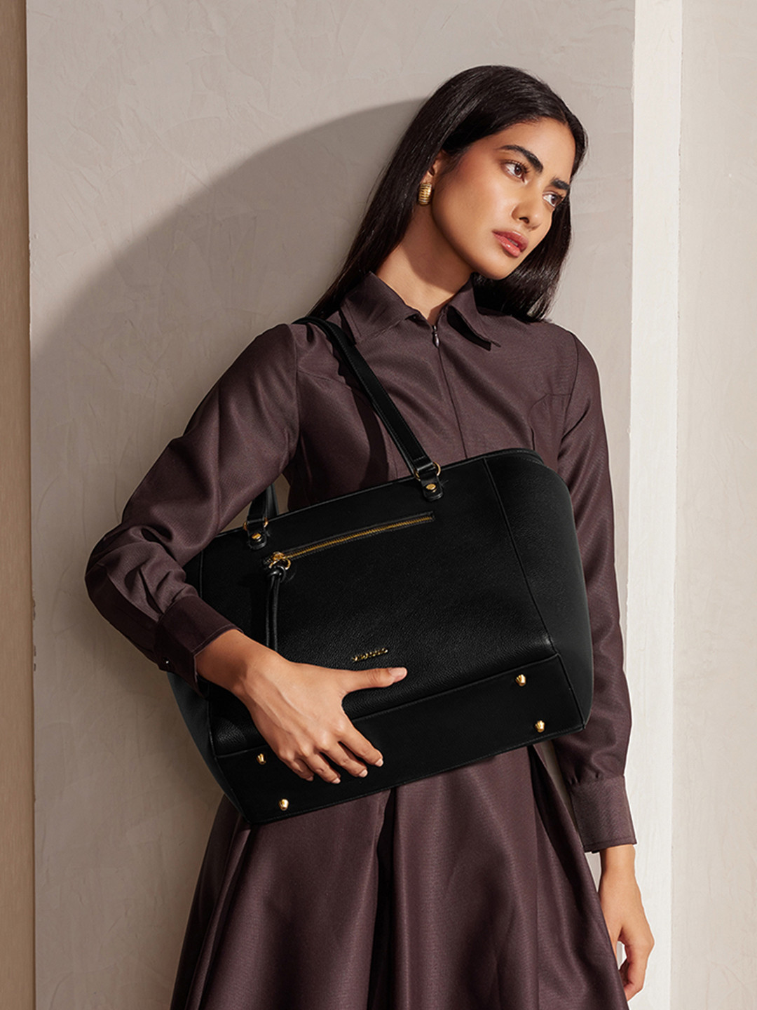 MIRAGGIO Abby Black Solid Shoulder Tote Bag