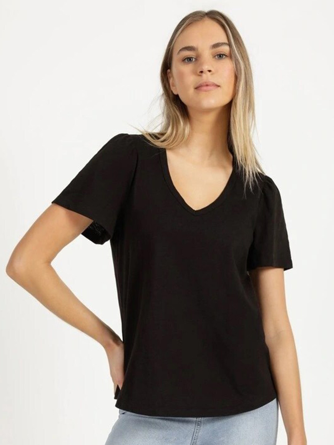COLOR CAPITAL V-Neck Short Sleeved Top