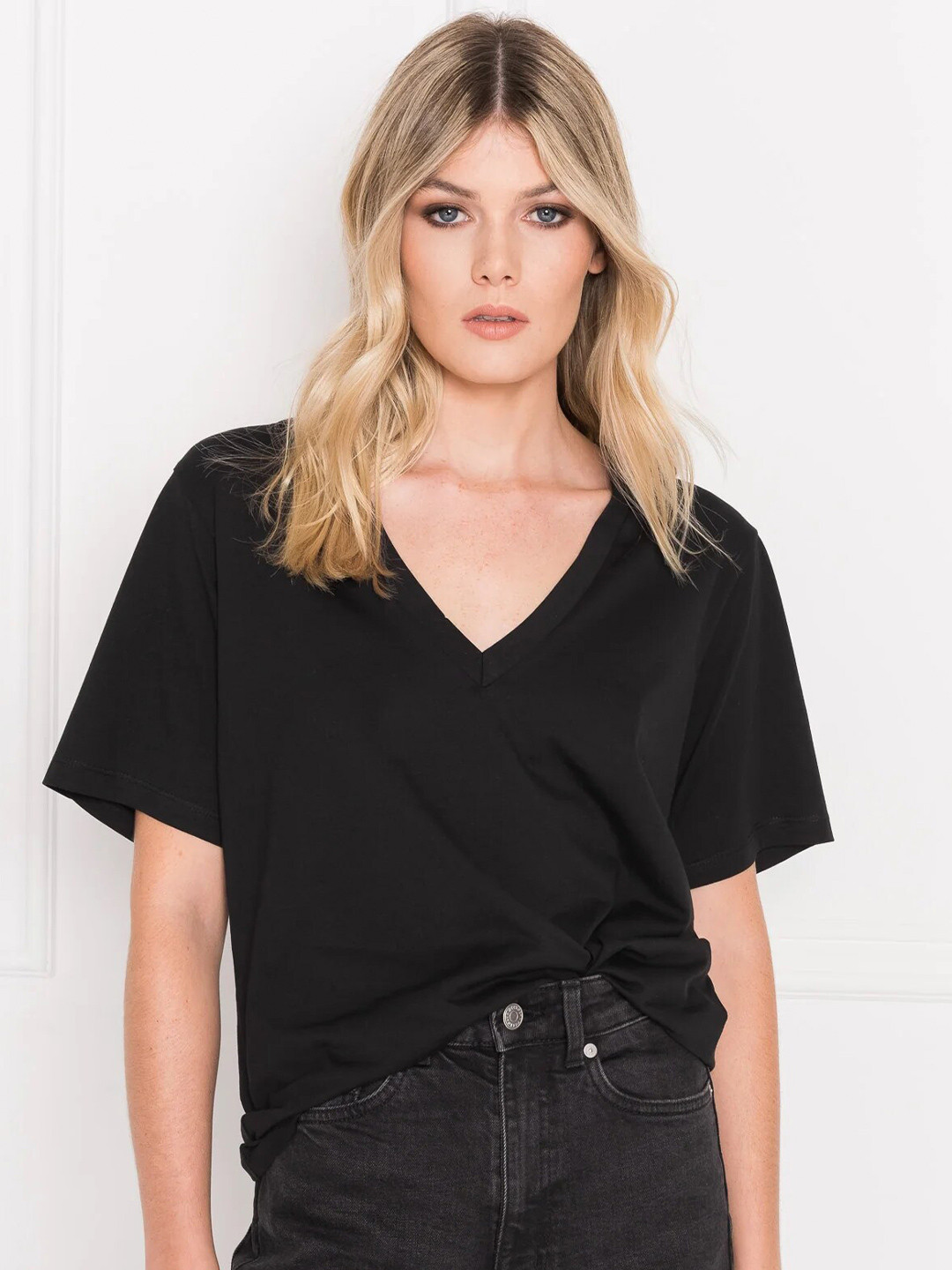 COLOR CAPITAL V-Neck Short Sleeved Top