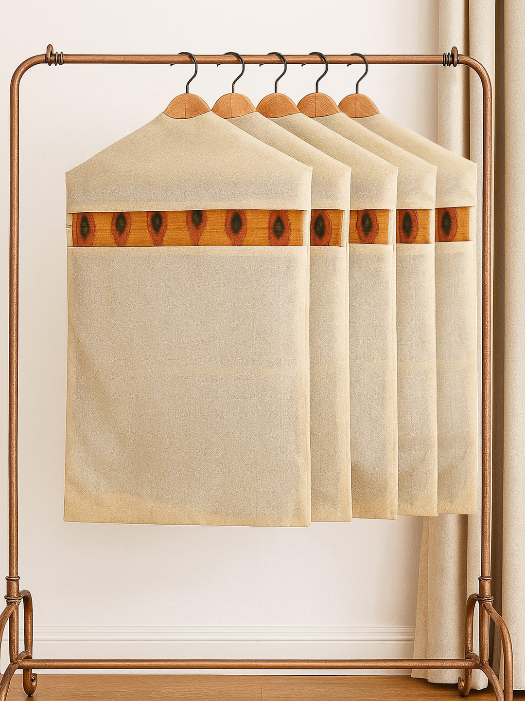 Kuber Industries Cream-Coloured 5 Pieces Hanging Saree Bag with Zip Organisers