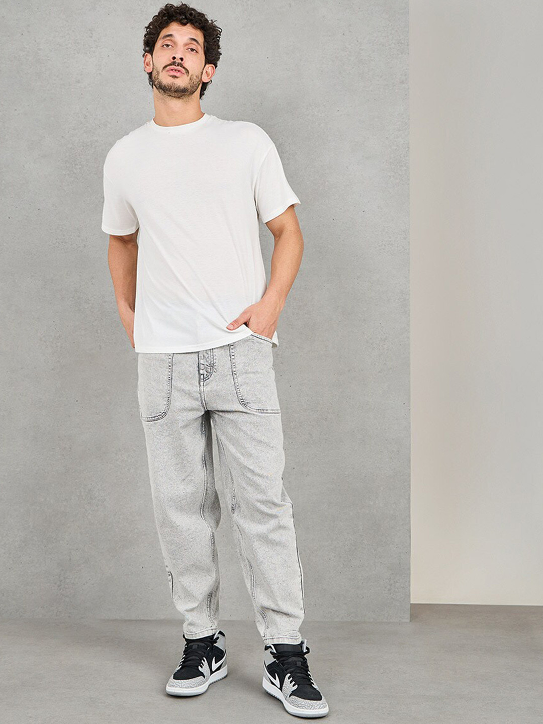 Styli Men Mid Rise Light Wash Balloon Fit Jeans