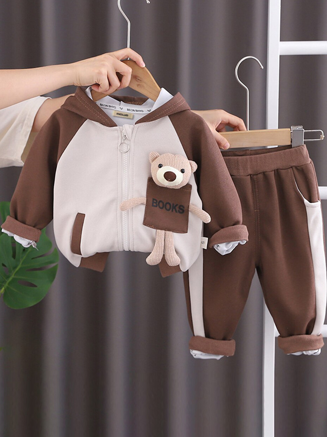 INCLUD Boys Colourblocked Trackjacket with Sweatpants Clothing Set