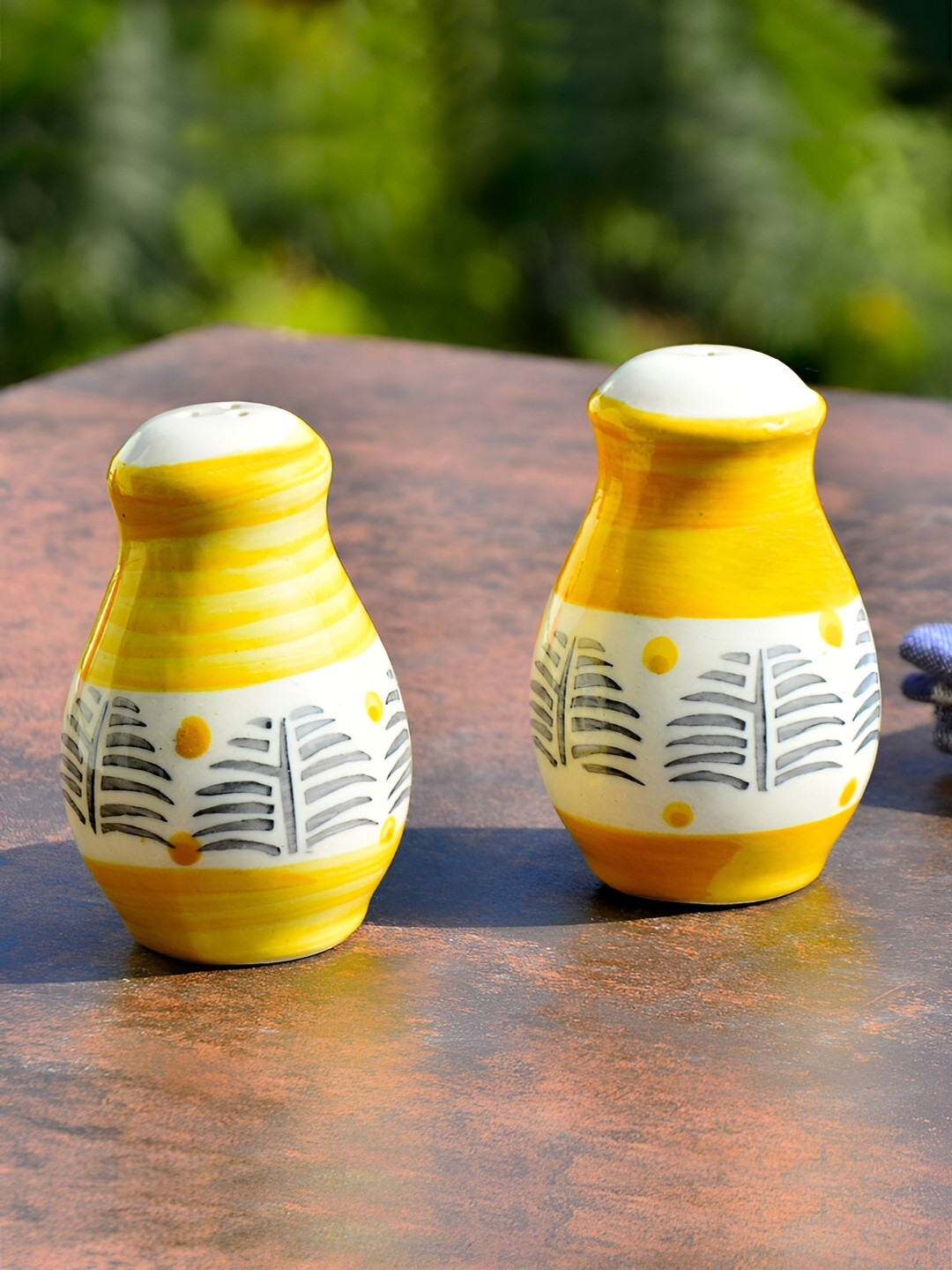 StyleMyWay Yellow & Cream 2 Pieces Printed Ceramic Microwave Safe Salt and Pepper Shakers