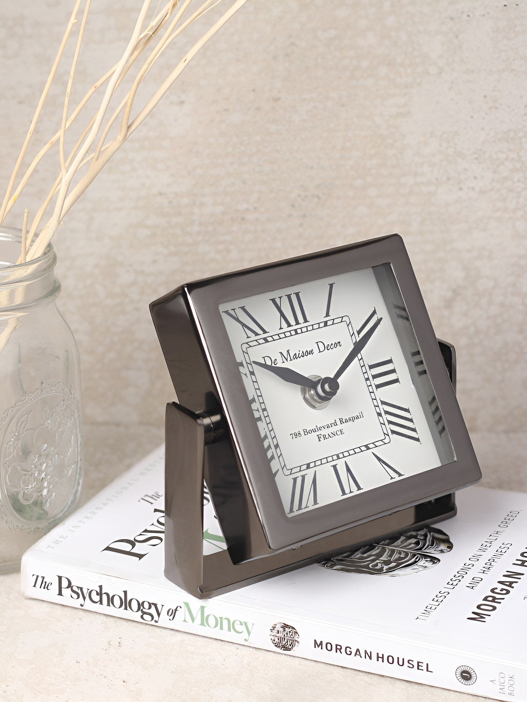 Decor de Maison Black Metal Durable Square Battery Analogue Table Clock