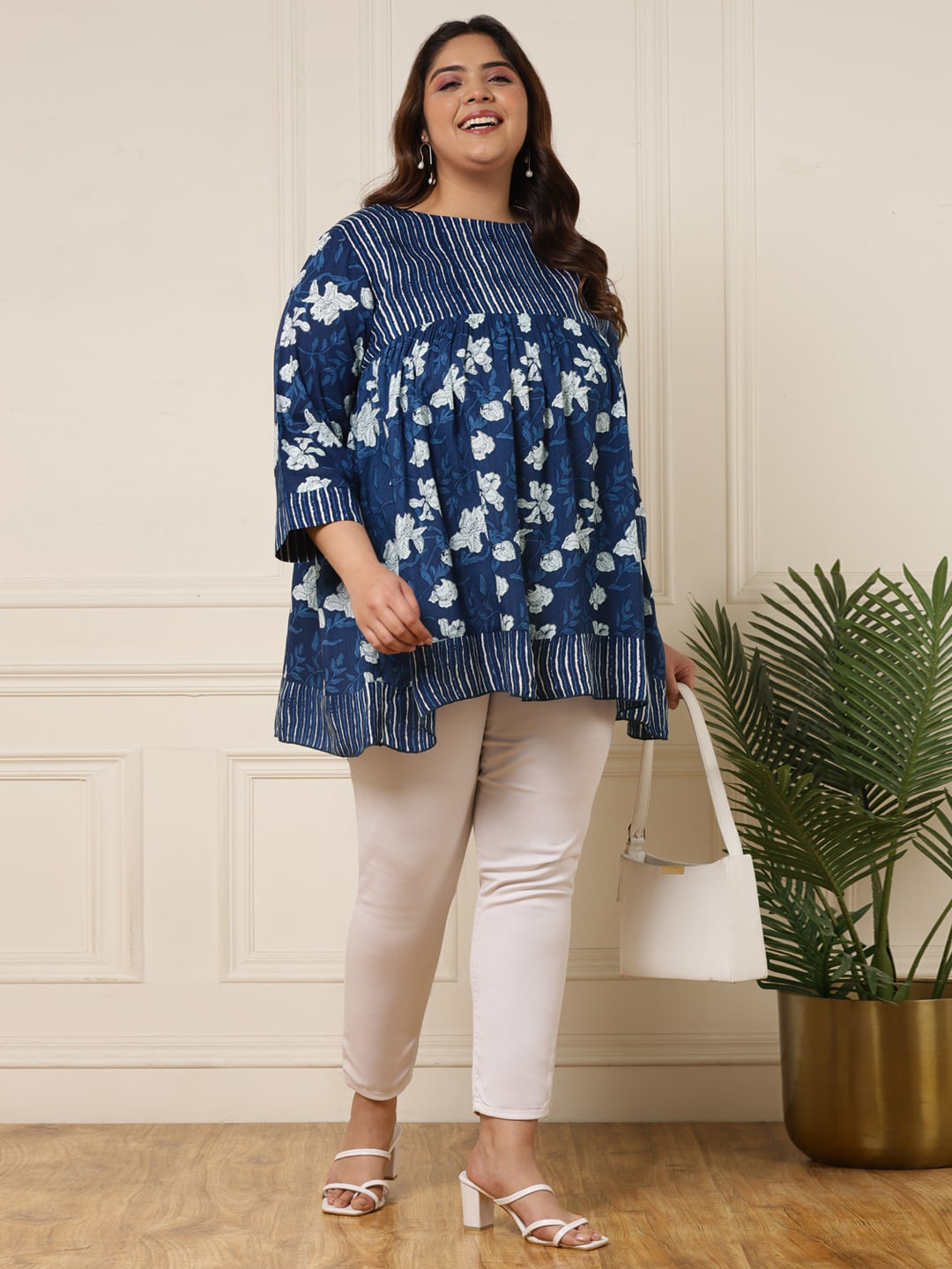 DEEBACO Plus Size Floral Print Round Neck Three-Quarter Sleeves Cotton Top