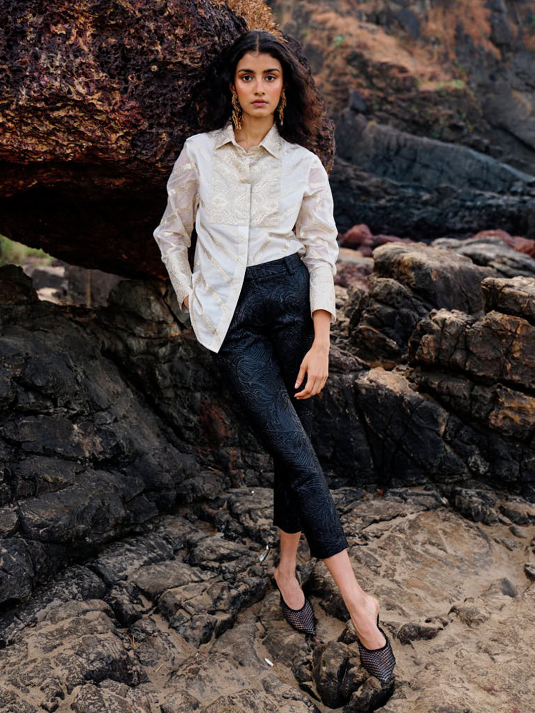 Dash and Dot Floral Print Spread Collar Long Sleeves Cotton Shirt