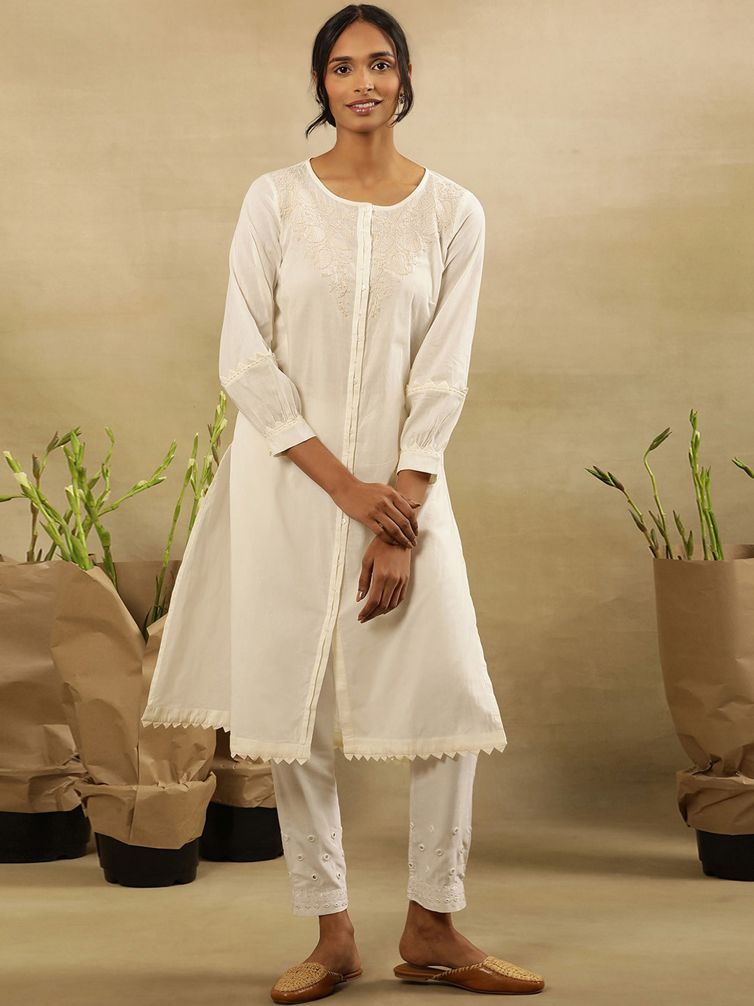 Folk Song  Ethnic Motifs Embroidered Pure Cotton Folk Song hite Romance Straight Kurta
