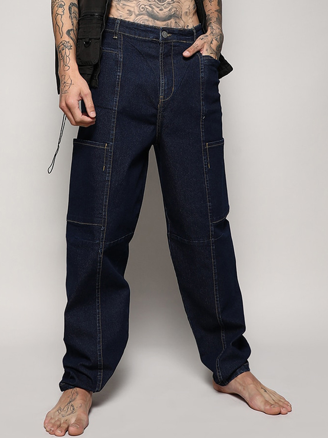 Campus Sutra Men Loose Boyfriend Fit Mid Rise Clean Look Cotton Cargo Jeans
