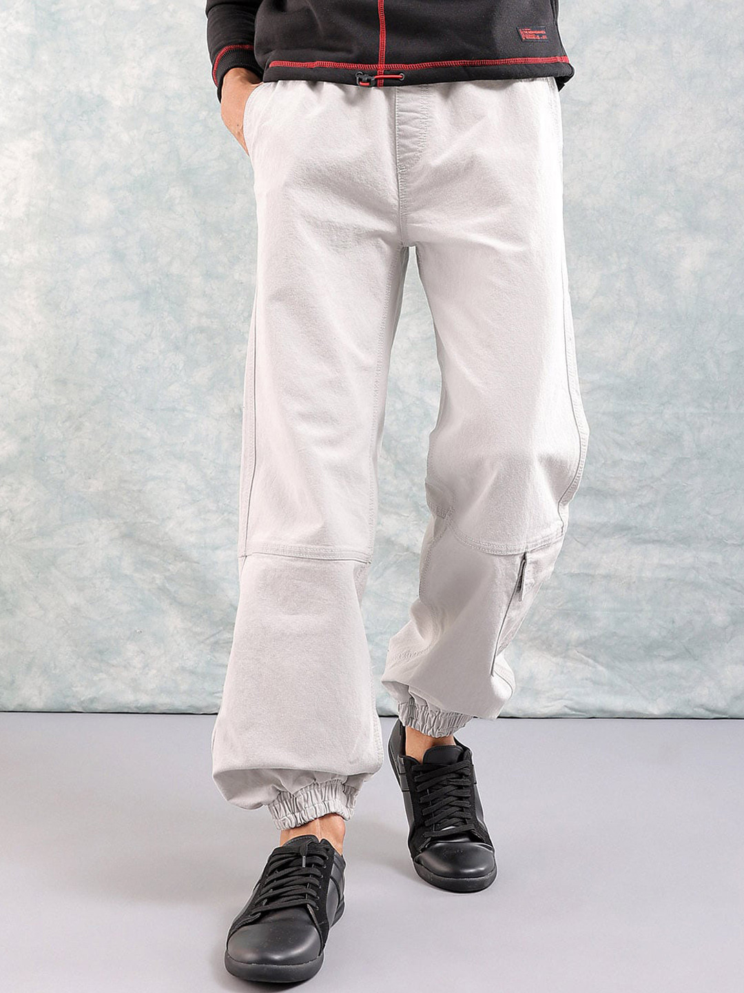 The Indian Garage Co Men Loose Fit Mid Rise Stretchable Cargo Jogger Jeans