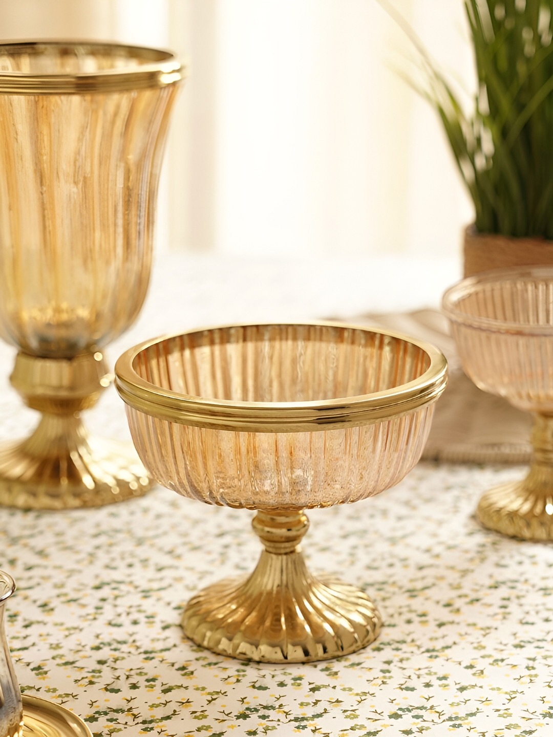 Pure Home and Living Gold Toned Textured Glass Decorative Bowl With Stand