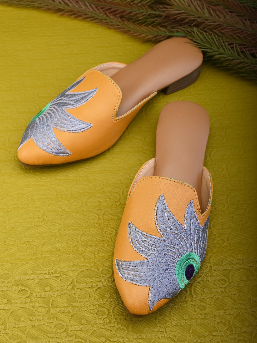 Apratim Embroidered Pointed Toe Mules