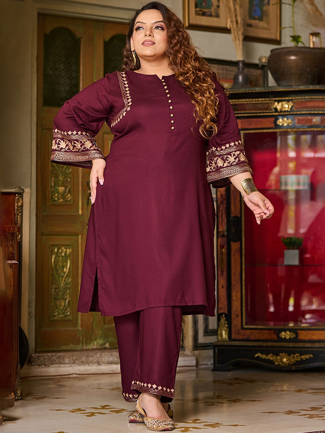 PrettyPlus by Desinoor.com Embroidered Kurta with Palazzos