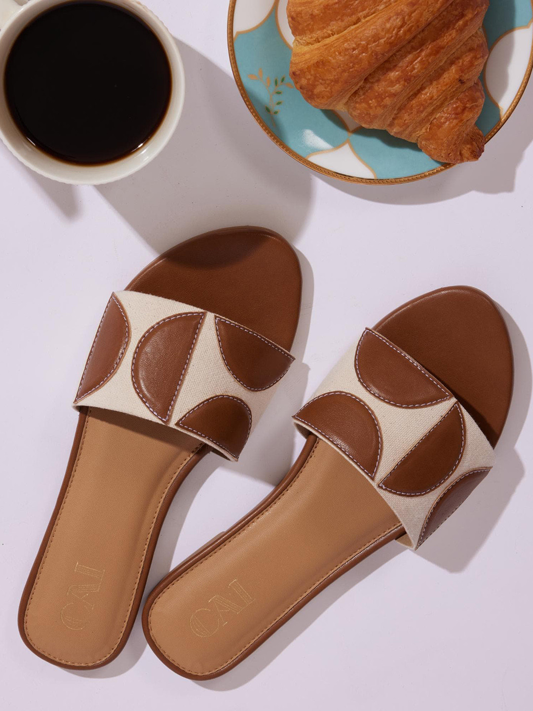 CAI Geometric canvas tan flats