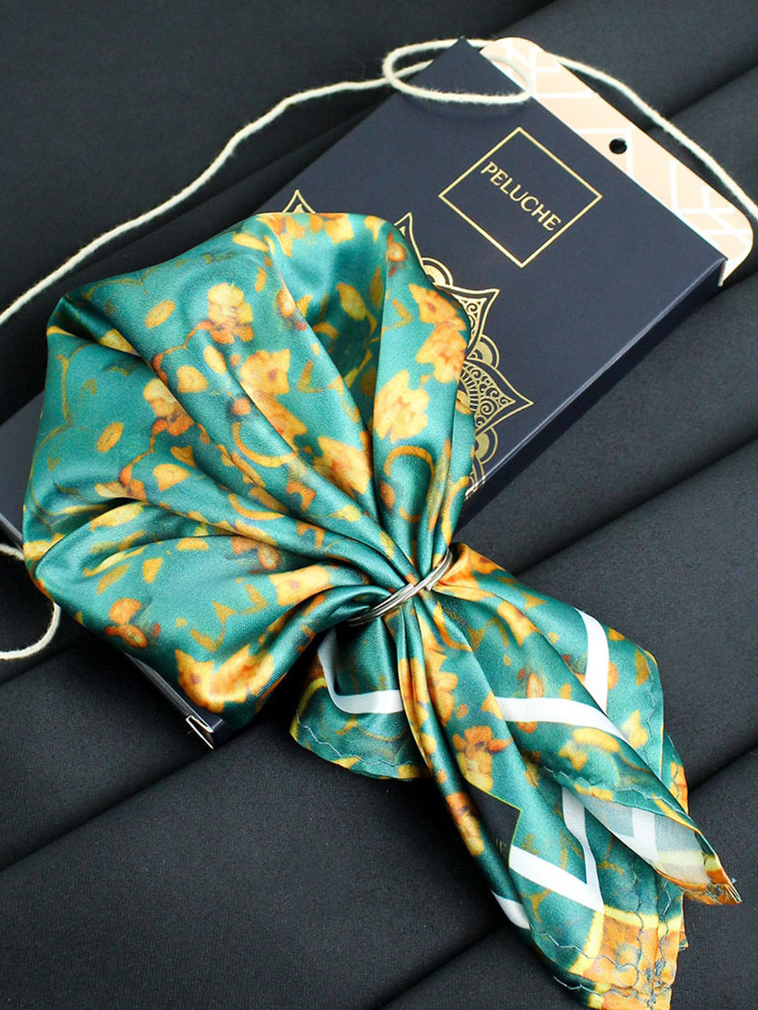 Peluche Men GlamourGrove Pocket Square