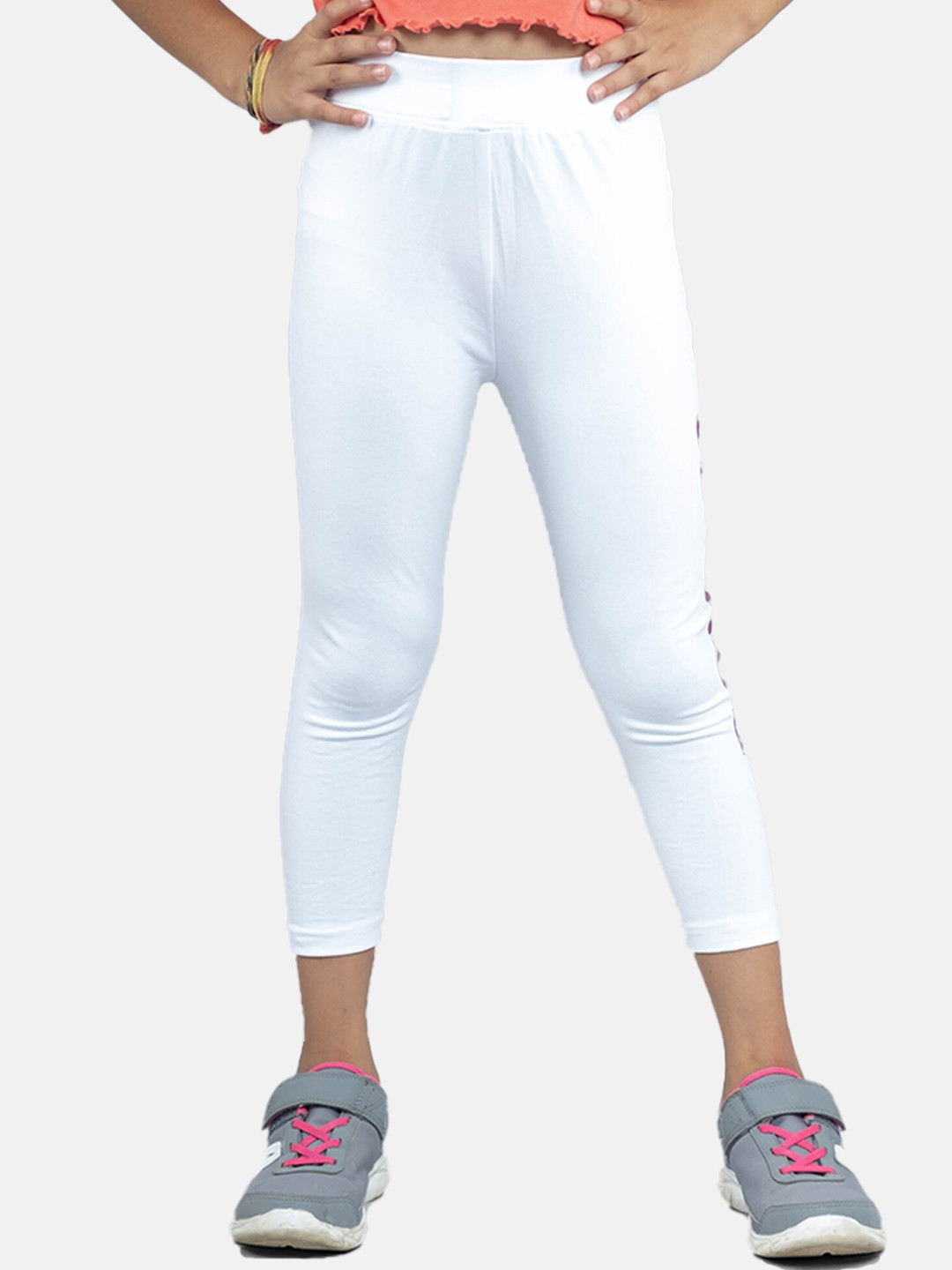 KiddoPanti Girls Savage Printed Three-Quatered Leggings