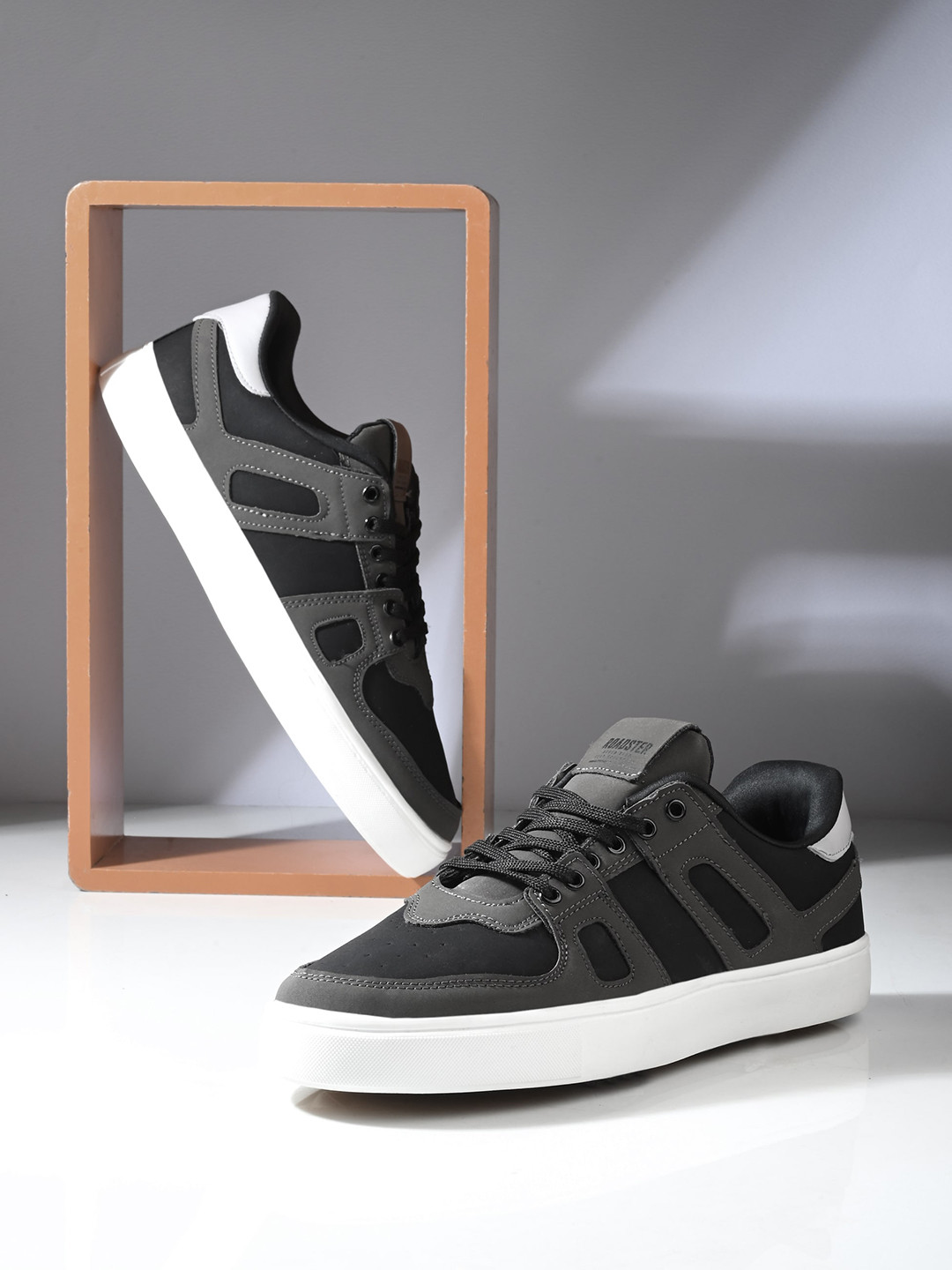 The Roadster Lifestyle Co. Men Grey Textured Comfort Insole Contrast Sole Lace-Up Sneakers