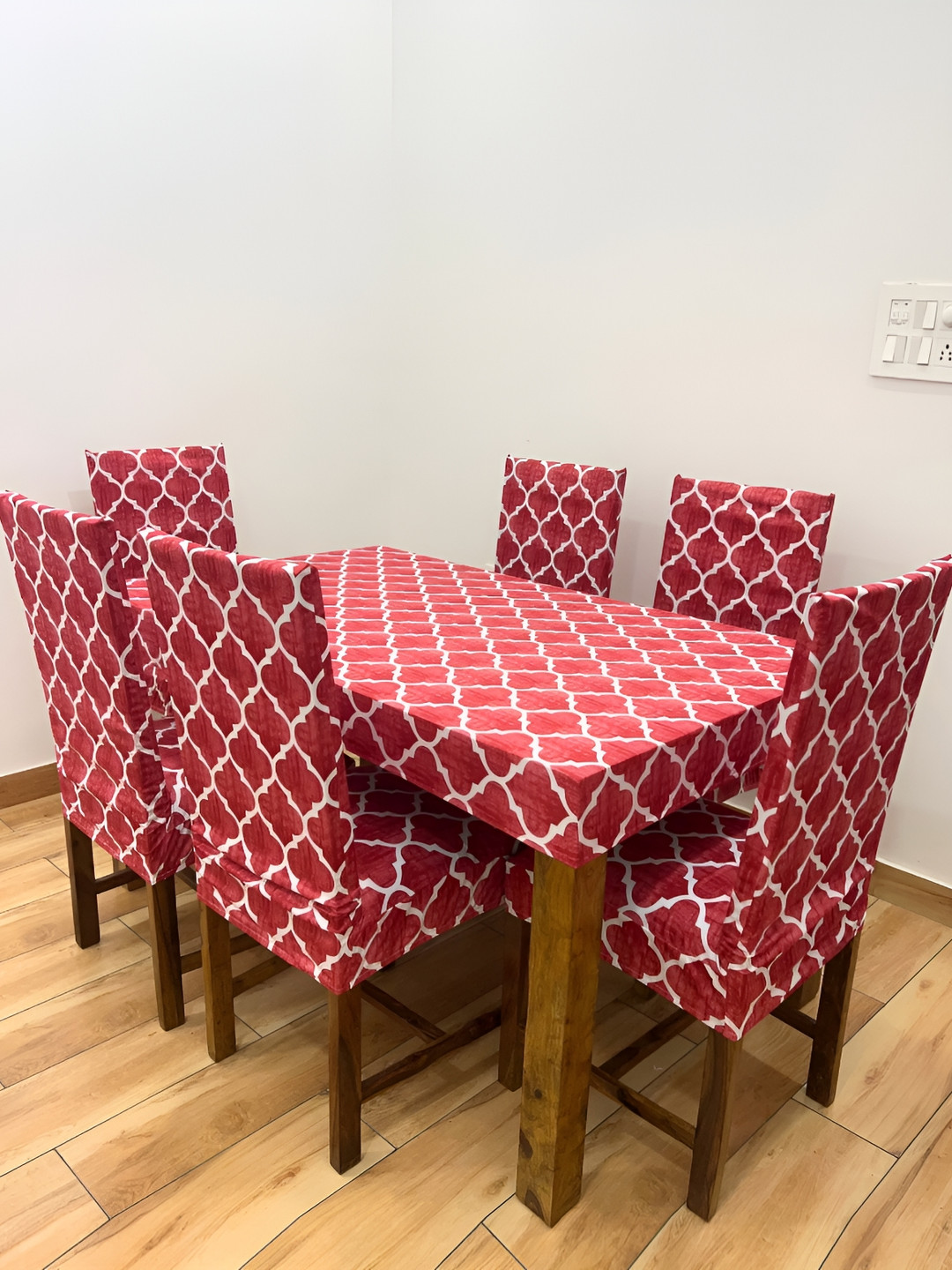 ohello 6 Pcs Red Geometric Printed Elasticated Fitted Chair Covers With Table Cover