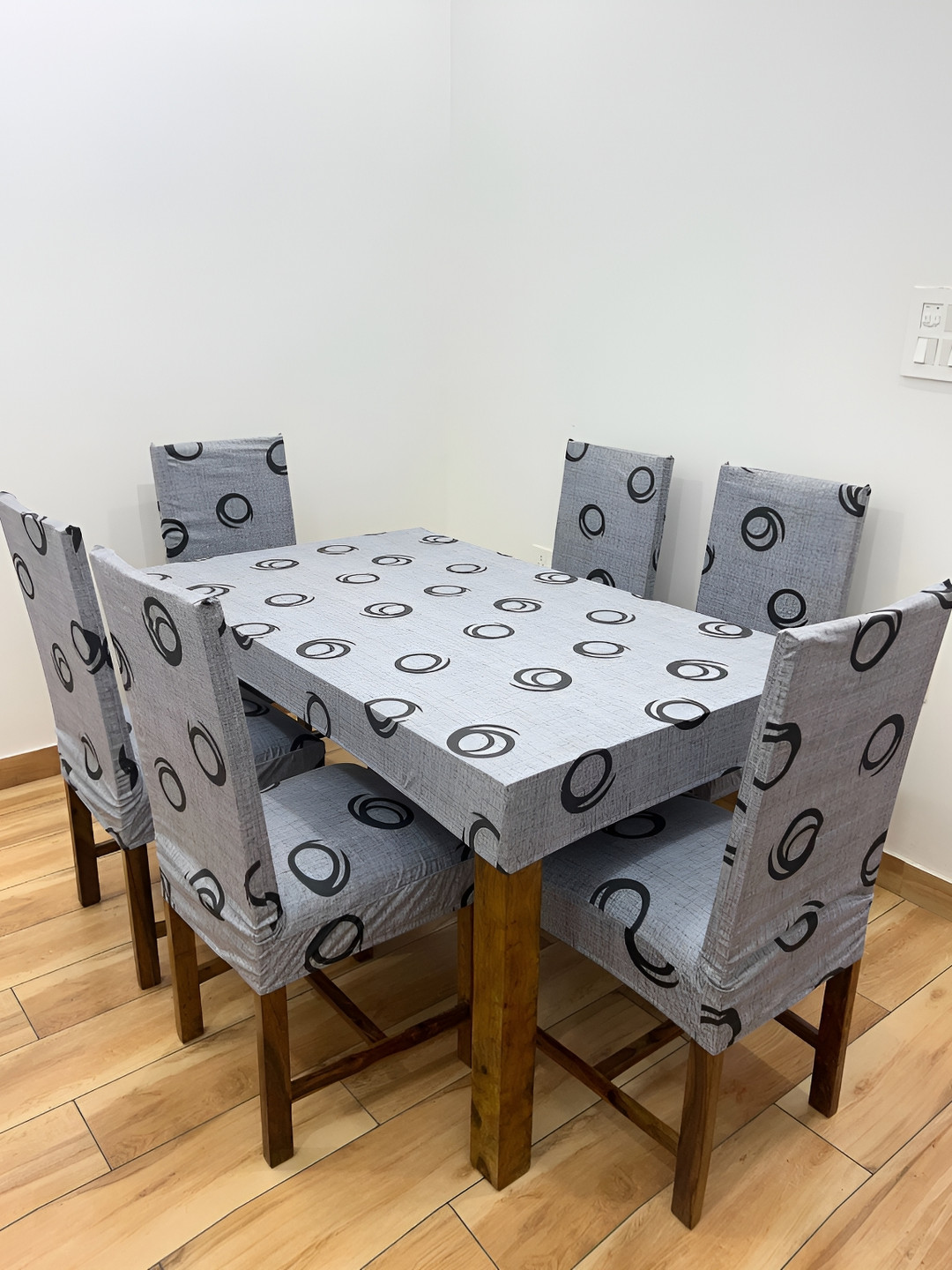 ohello 6 Pcs Grey & Black Printed Elasticated Fitted Chair Covers With Table Cover