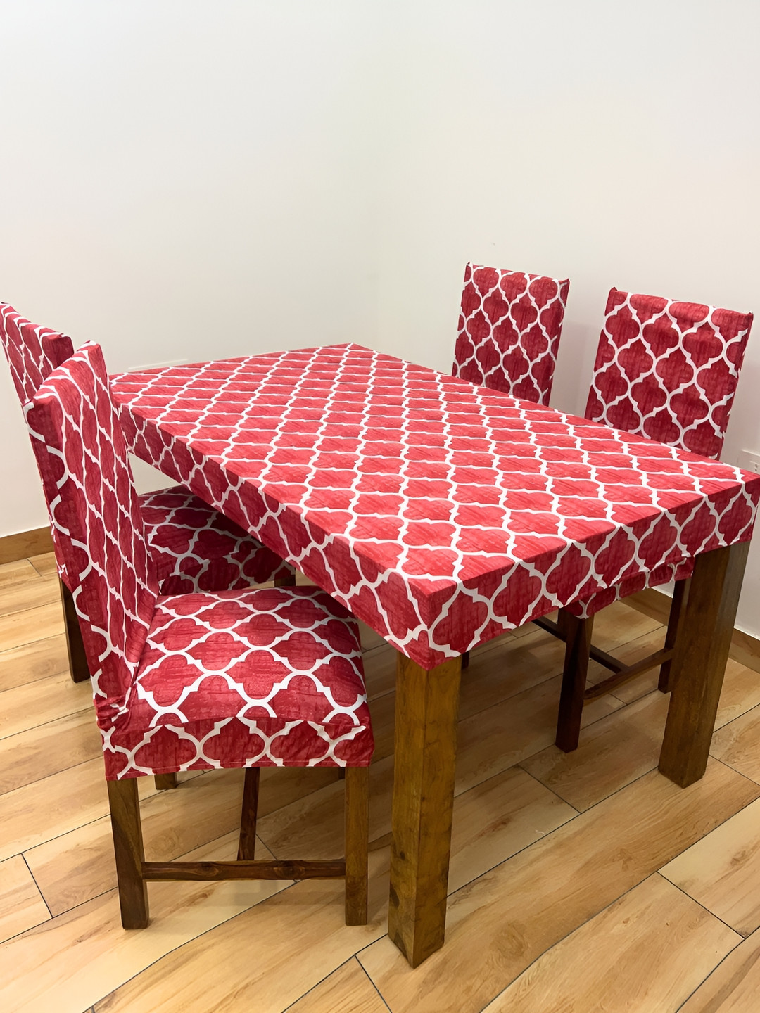 ohello 4 Pcs Red Geometric Printed Elasticated Fitted Chair Covers With Table Cover