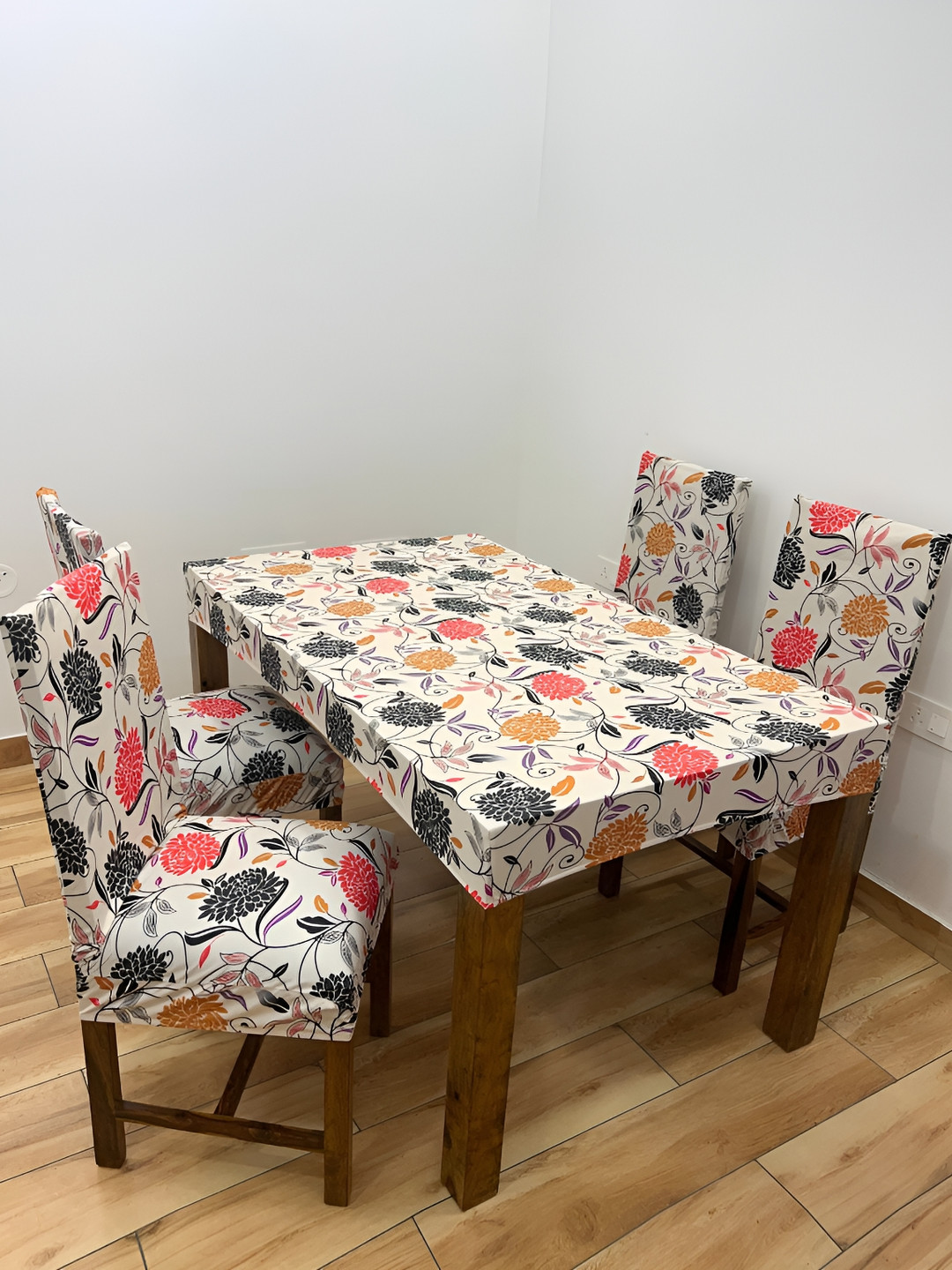 ohello 4Pcs Red & Black Floral Printed Elasticated Fitted Chair Covers With Table Cover