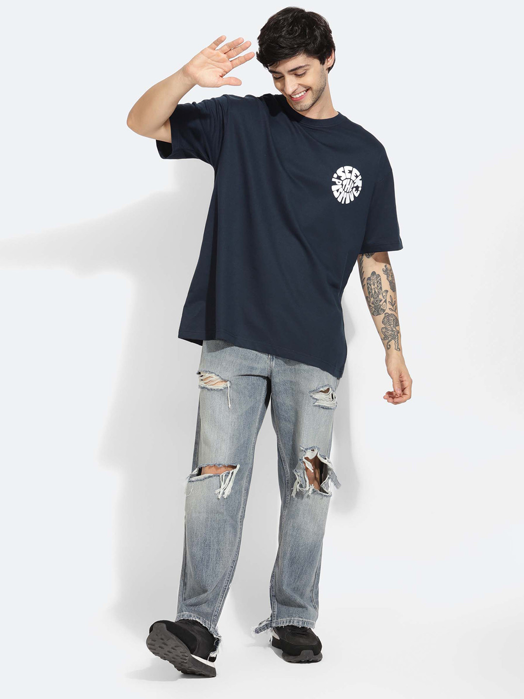 PURPLEMANGO THE FRUIT OF FASHION Men V-Neck Extended Sleeves Applique T-shirt