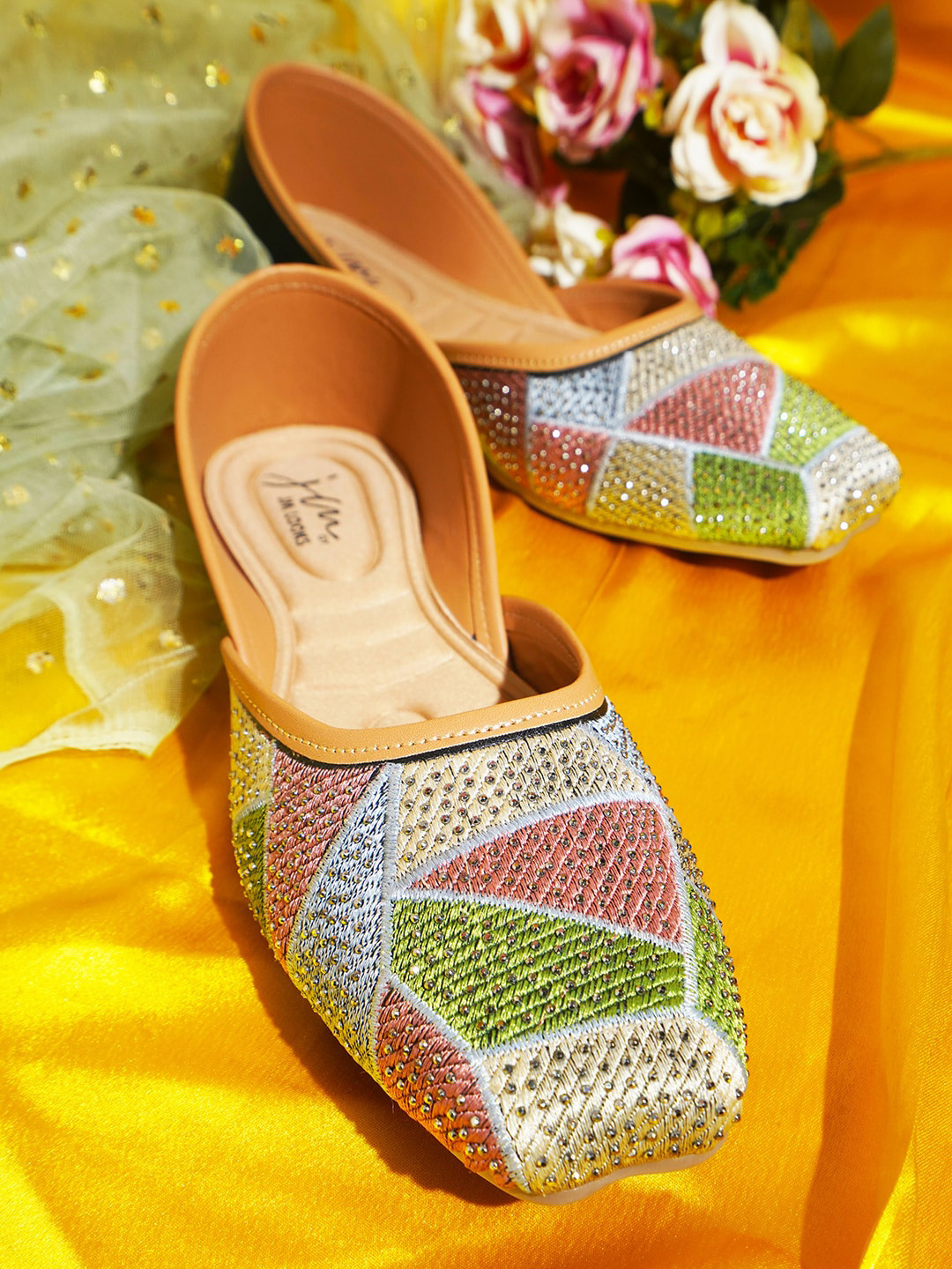 JM Looks Women Colourblocked Mojaris