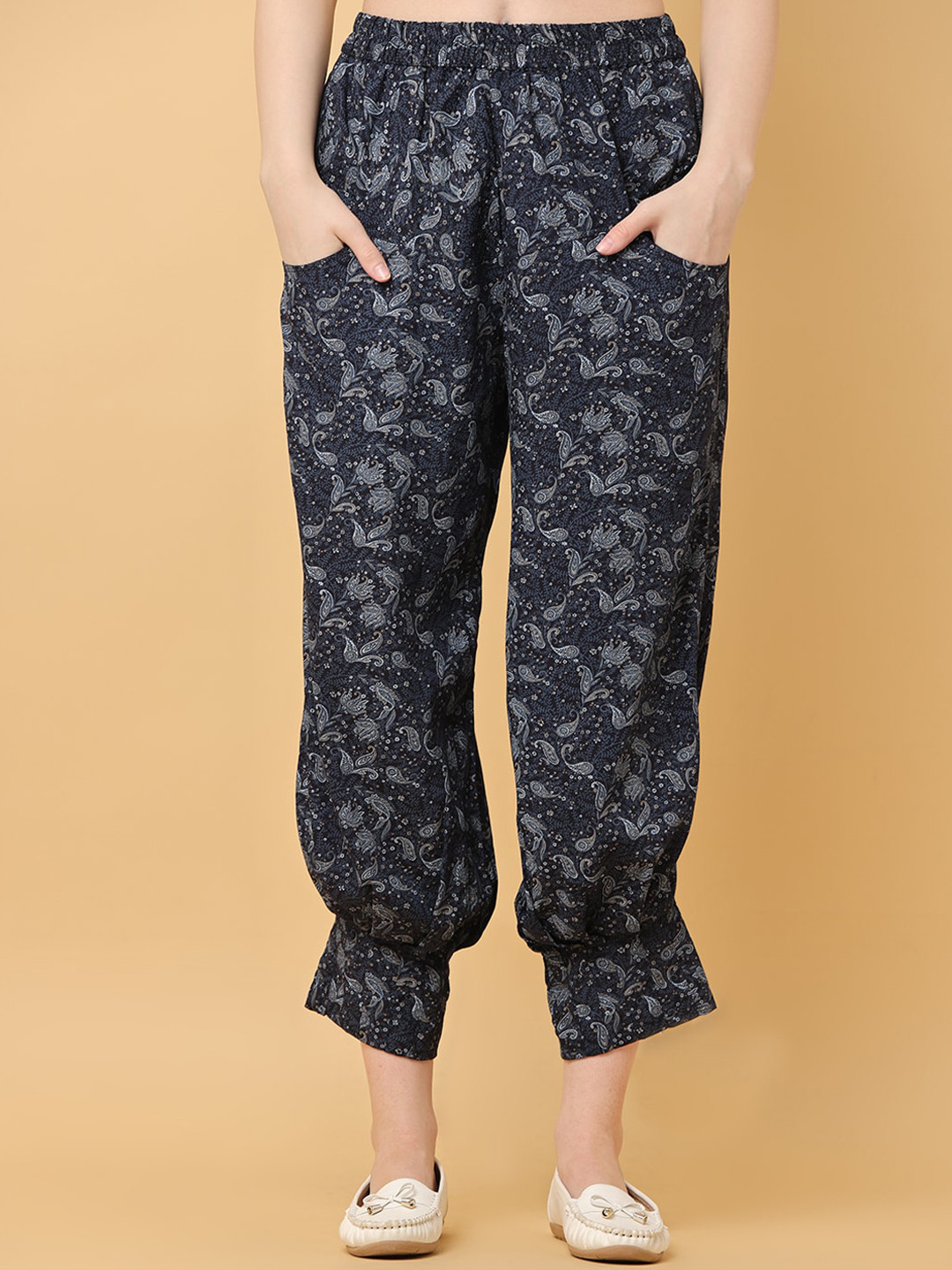 BLACK & BLAH BLAH Women Relaxed Loose Fit Paisley Printed Liva Monochrome Pant