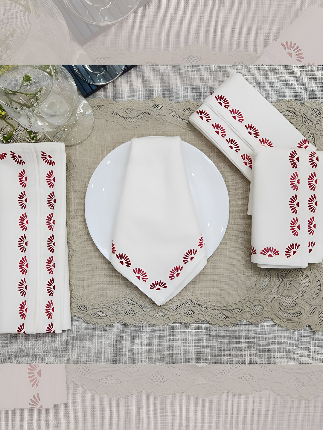 DESIGN GAATHA 4 Pieces Off White & Maroon Floral Printed Cotton Table Napkins