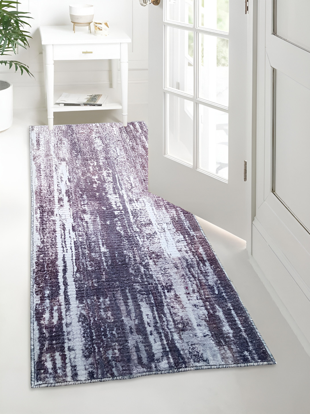 LUXEHOME INTERNATIONAL Purple Abstract Antalia Non Slip Runner