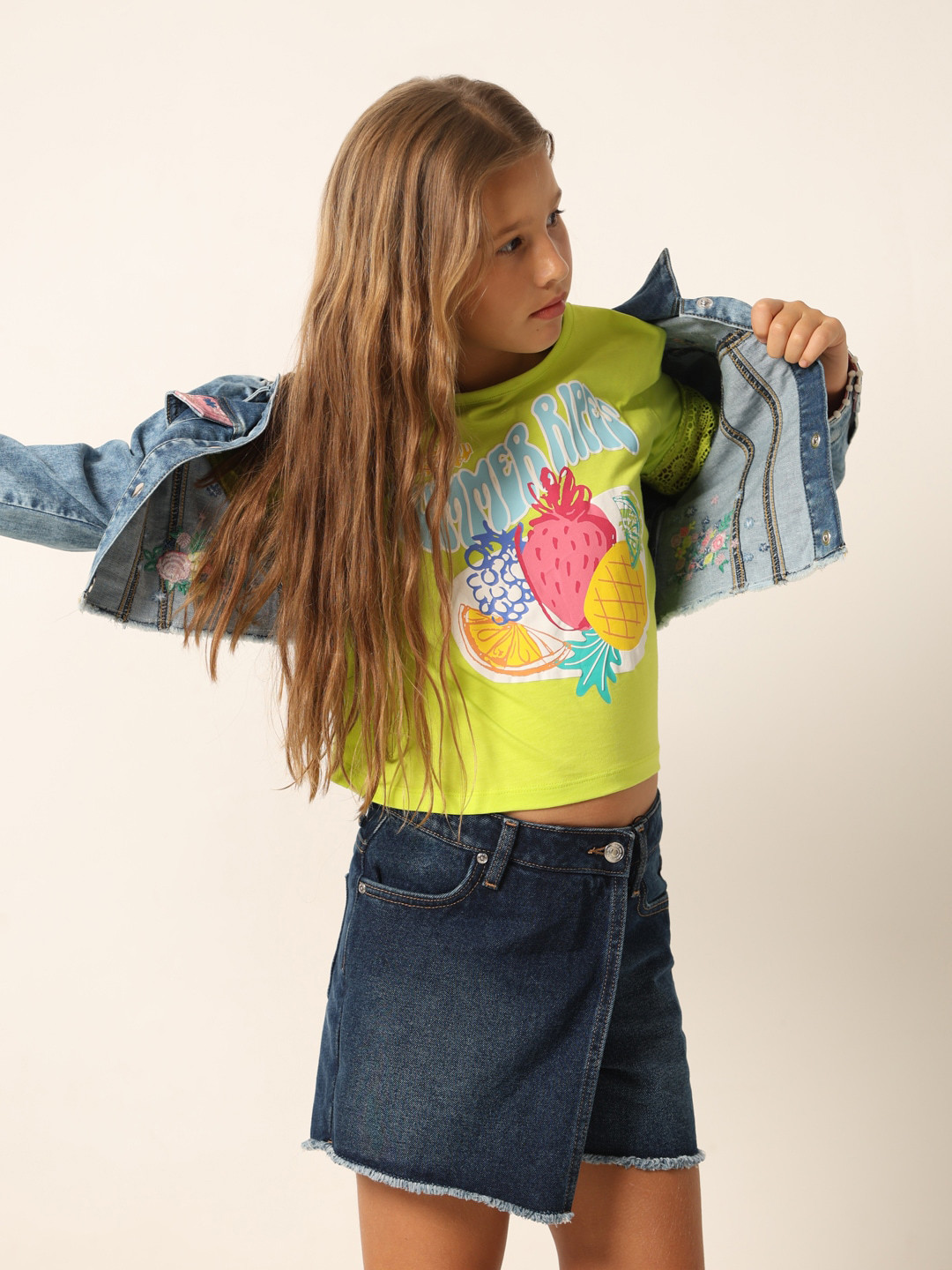 Vero Moda Girls Graphic Printed V-Neck Cotton Boxy T-shirt