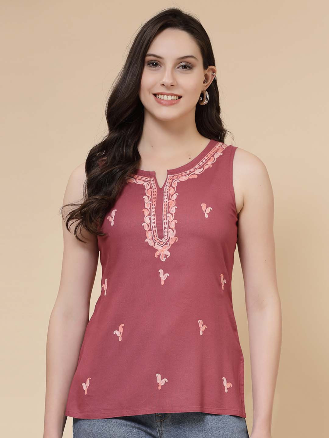 Qazmi Laiba Kashmiri Aari Work Sleeveless Kurti